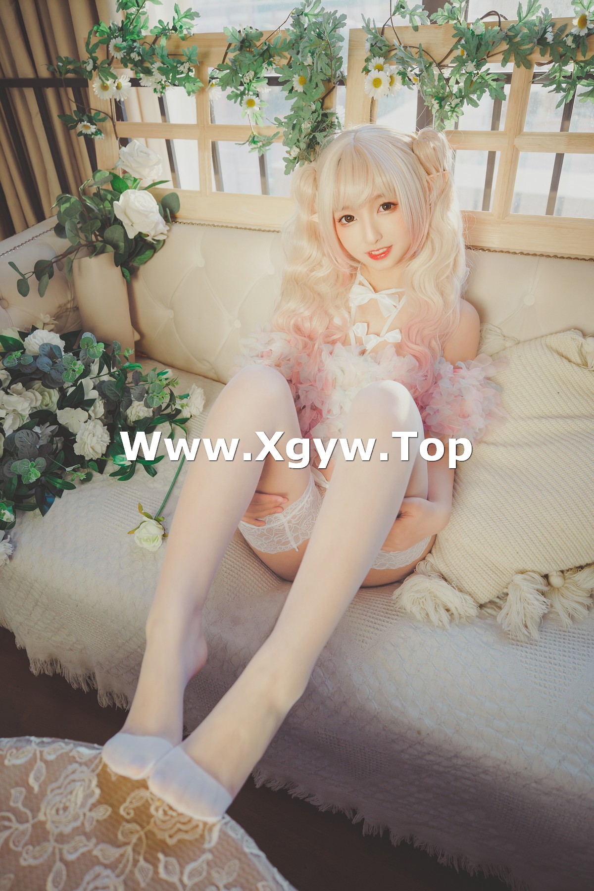 xgyw.top_萝莉美女神楽坂真冬温柔的永远主题私房性感白色缕空内裤配白色蕾丝袜诱惑写真150P