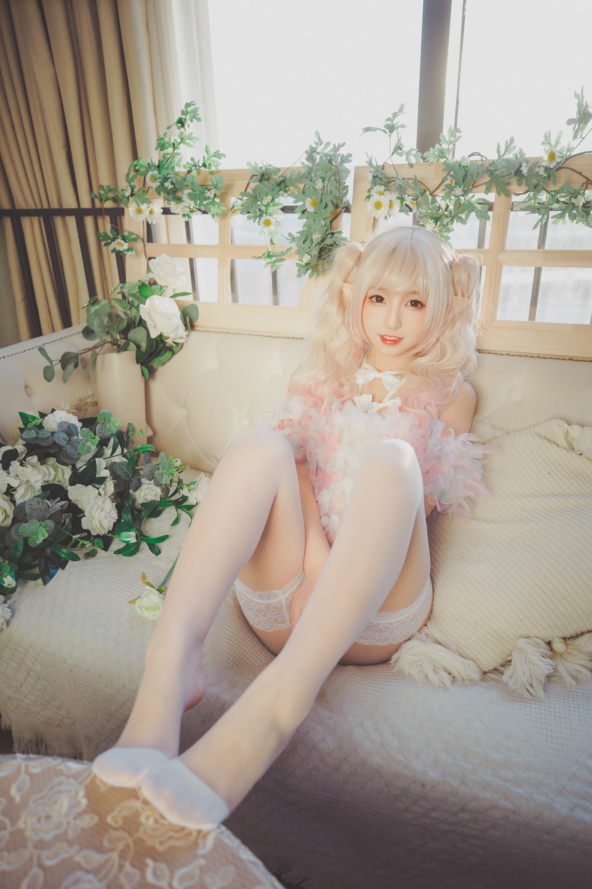 xgyw.top_萝莉美女神楽坂真冬温柔的永远主题私房性感白色缕空内裤配白色蕾丝袜诱惑写真150P
