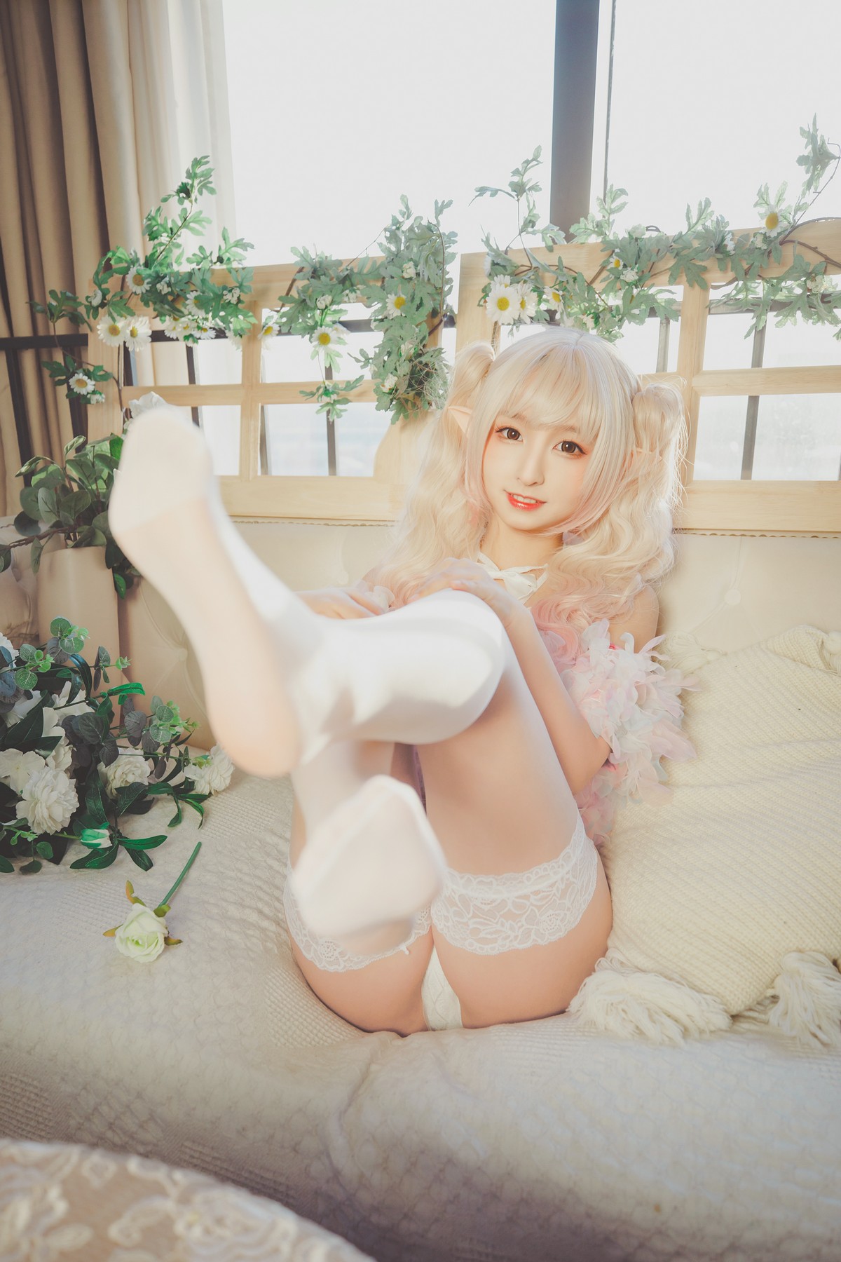 xgyw.top_萝莉美女神楽坂真冬温柔的永远主题私房性感白色缕空内裤配白色蕾丝袜诱惑写真150P