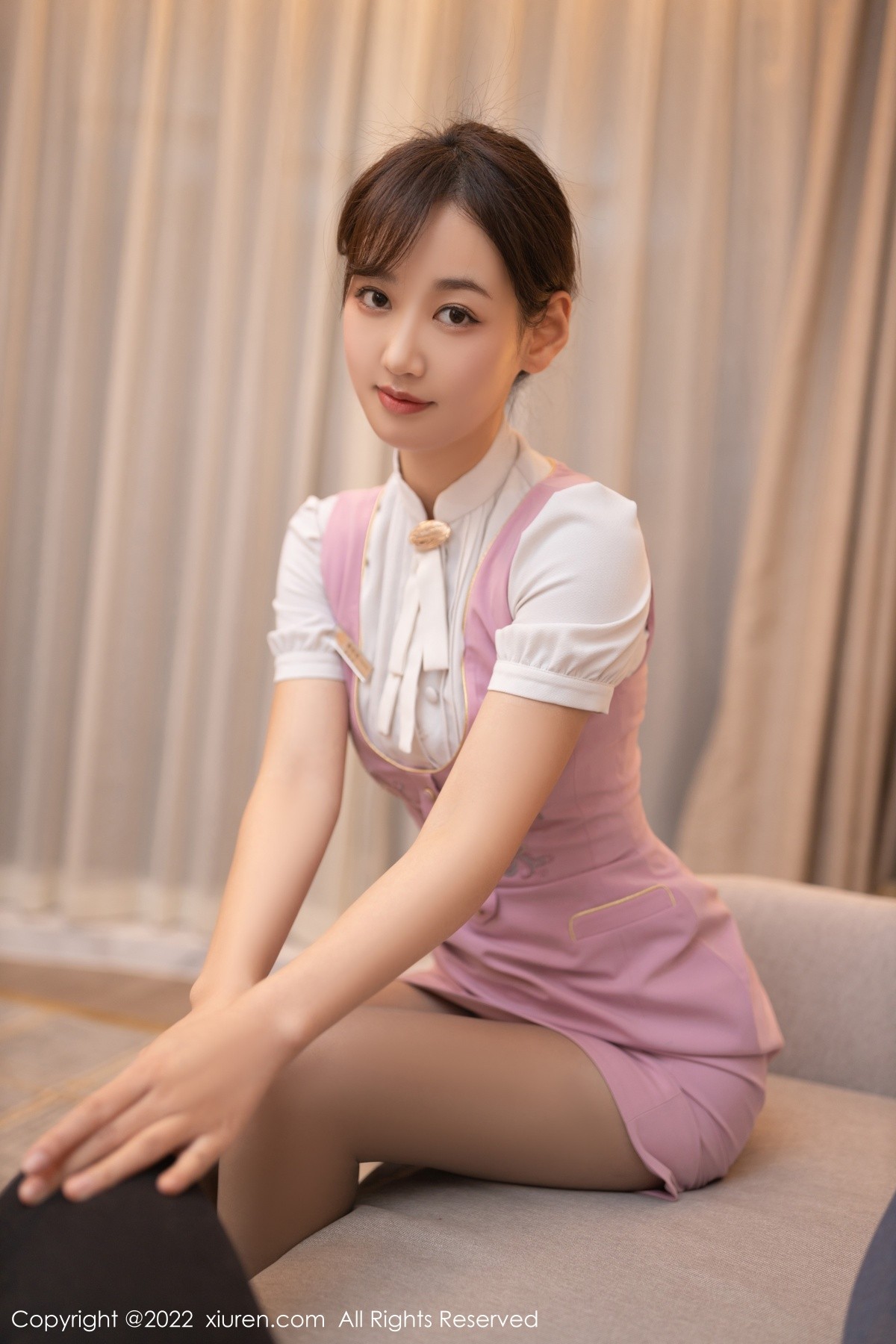 xgyw.top_XiuRen第4647期_模特唐安琪珠三角旅拍空姐角色扮演淡粉色内衣配丝袜诱惑写真85P