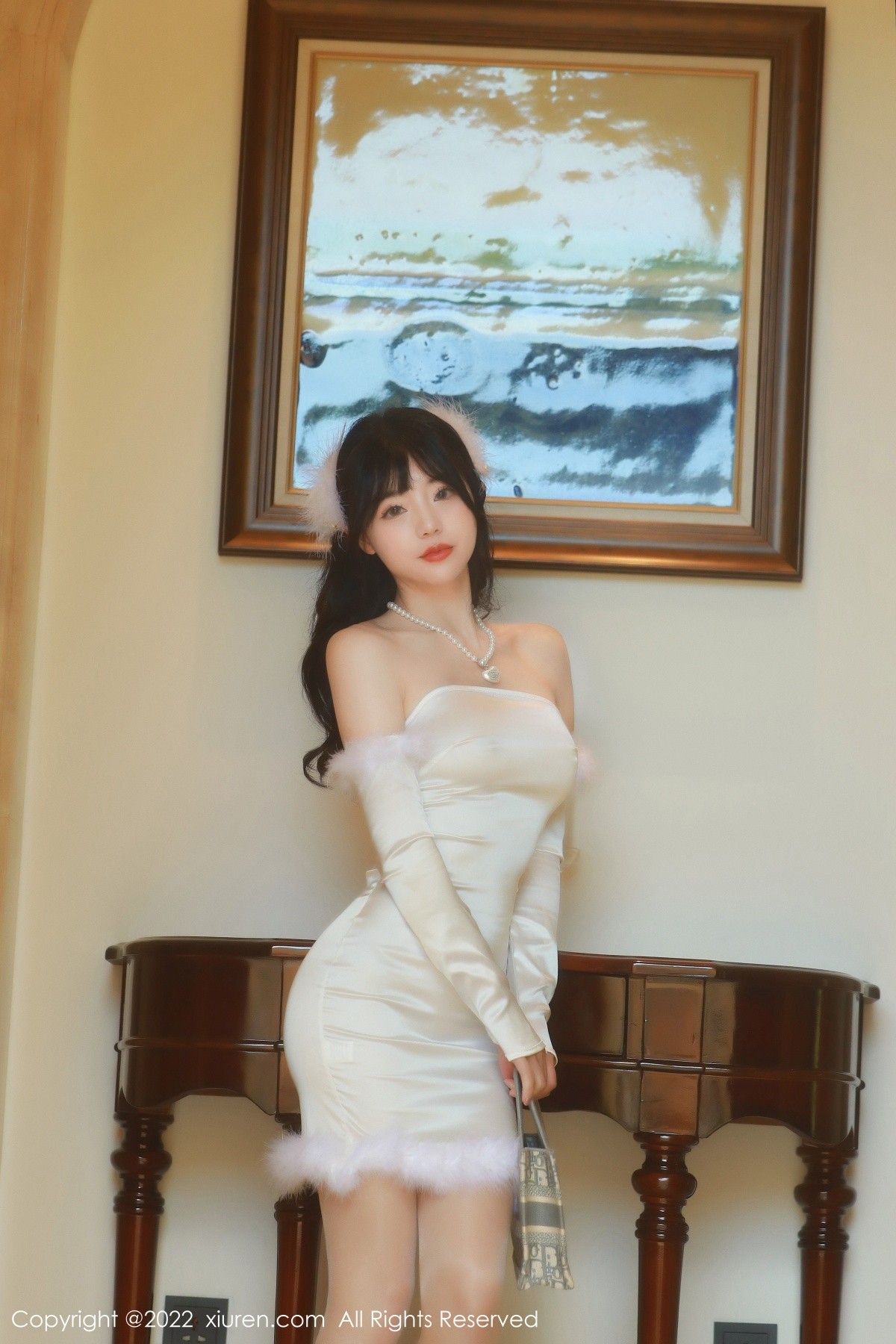 xgyw.top_XiuRen第4645期_模特佘贝拉bella海南岛旅拍精致露肩米色连衣裙秀翘臀诱惑写真74P