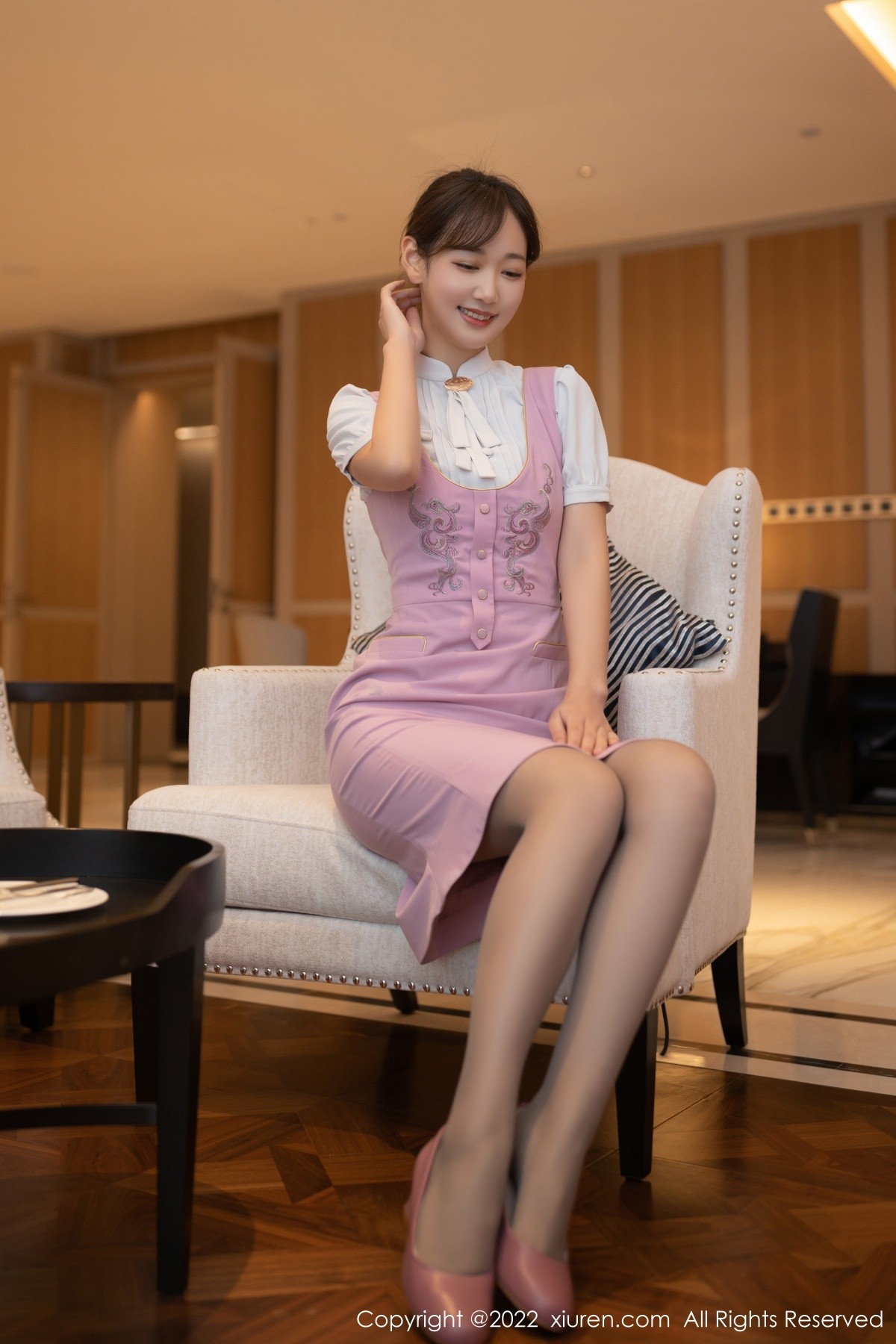 xgyw.top_XiuRen第4647期_模特唐安琪珠三角旅拍空姐角色扮演淡粉色内衣配丝袜诱惑写真85P