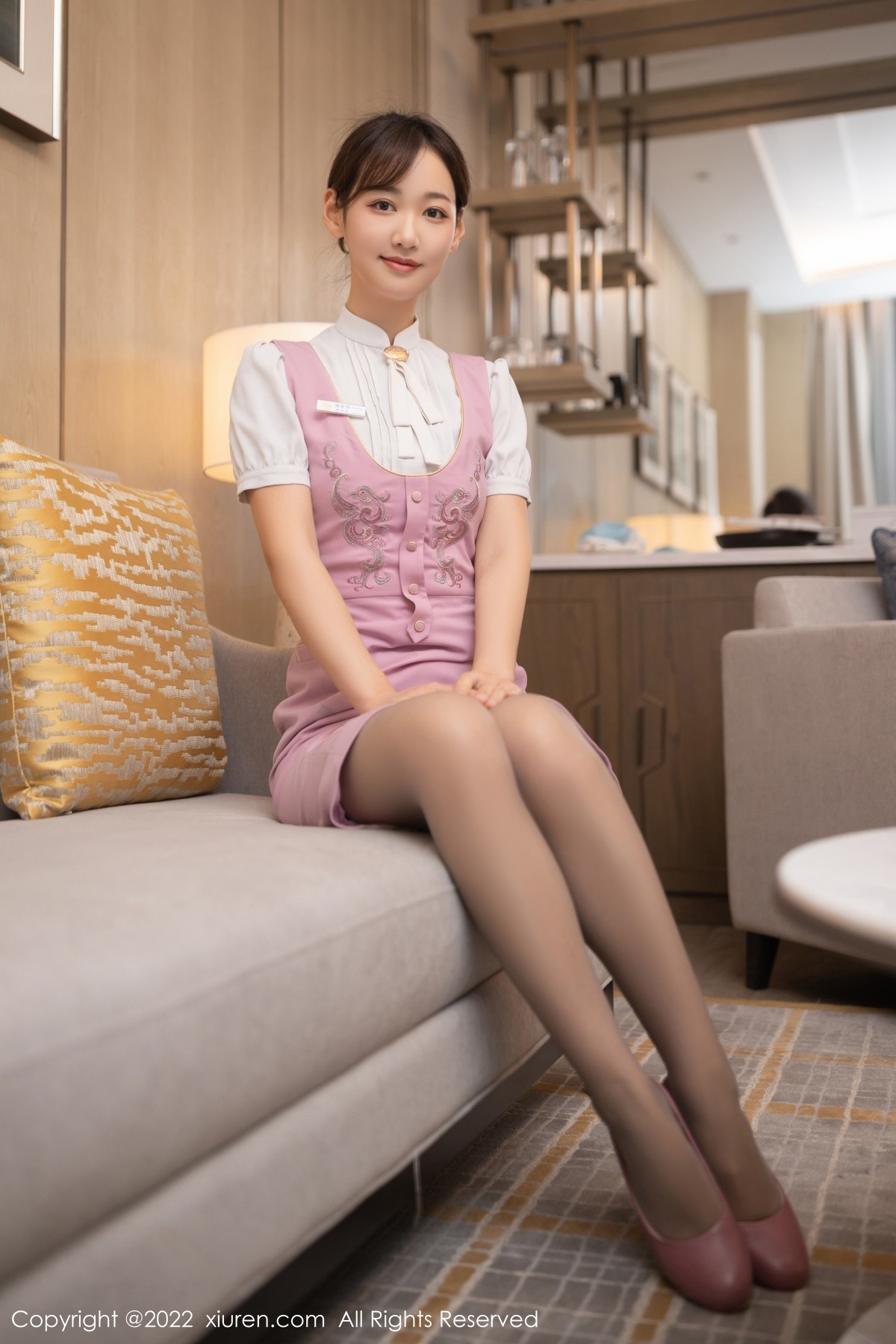 xgyw.top_XiuRen第4647期_模特唐安琪珠三角旅拍空姐角色扮演淡粉色内衣配丝袜诱惑写真85P