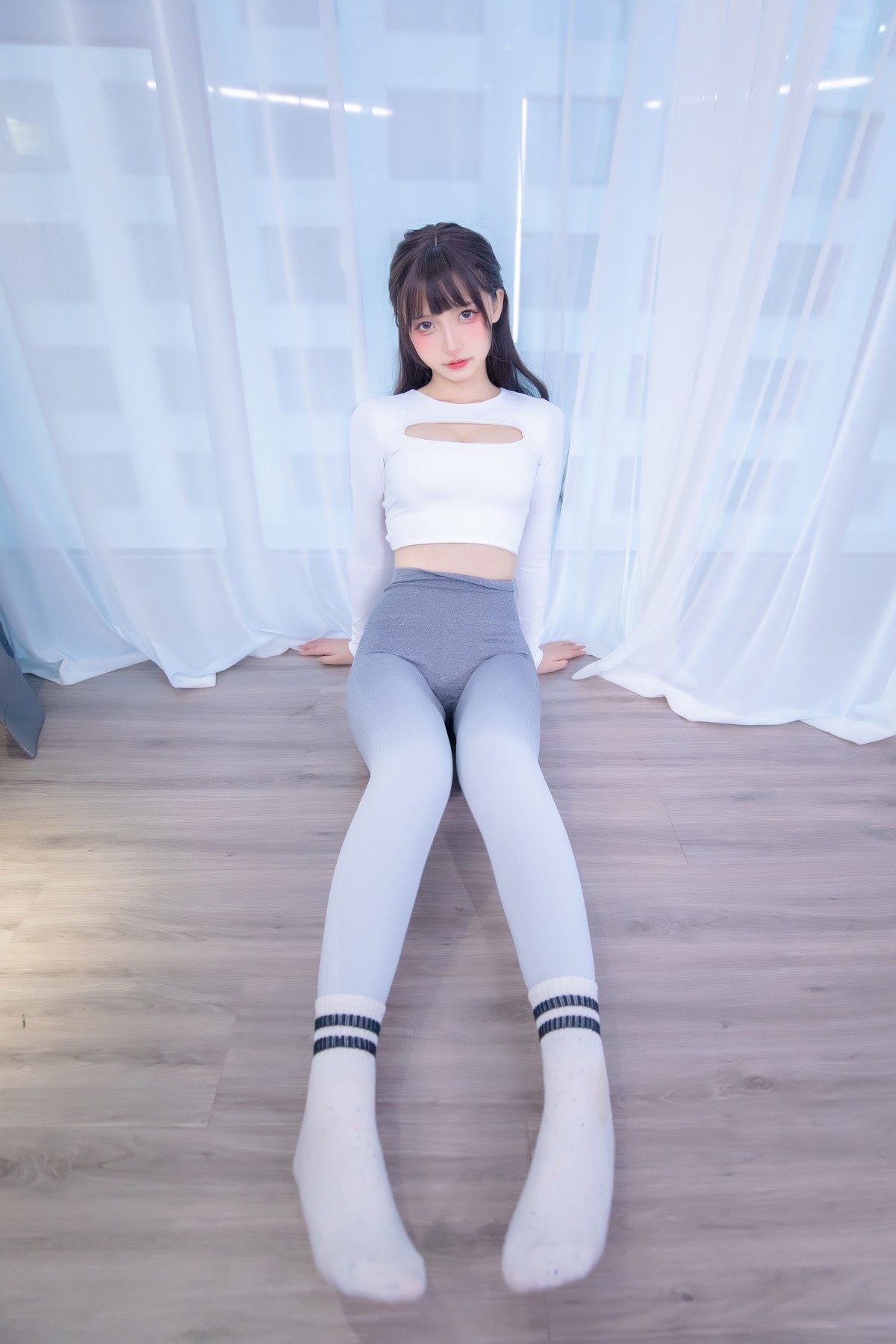 xgyw.top_萝莉美女神楽坂真冬瑜伽少女主题私房性感紧身运动裤秀浑圆翘臀撩人诱惑写真75P