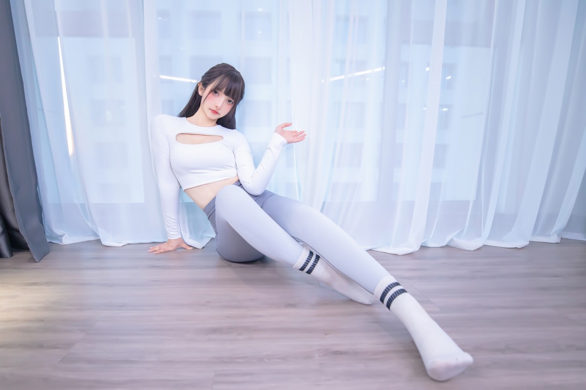 xgyw.top_萝莉美女神楽坂真冬瑜伽少女主题私房性感紧身运动裤秀浑圆翘臀撩人诱惑写真75P