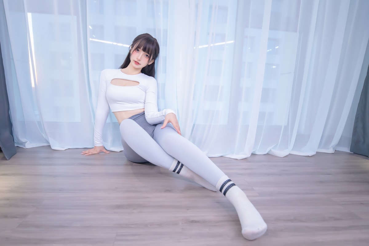 xgyw.top_萝莉美女神楽坂真冬瑜伽少女主题私房性感紧身运动裤秀浑圆翘臀撩人诱惑写真75P