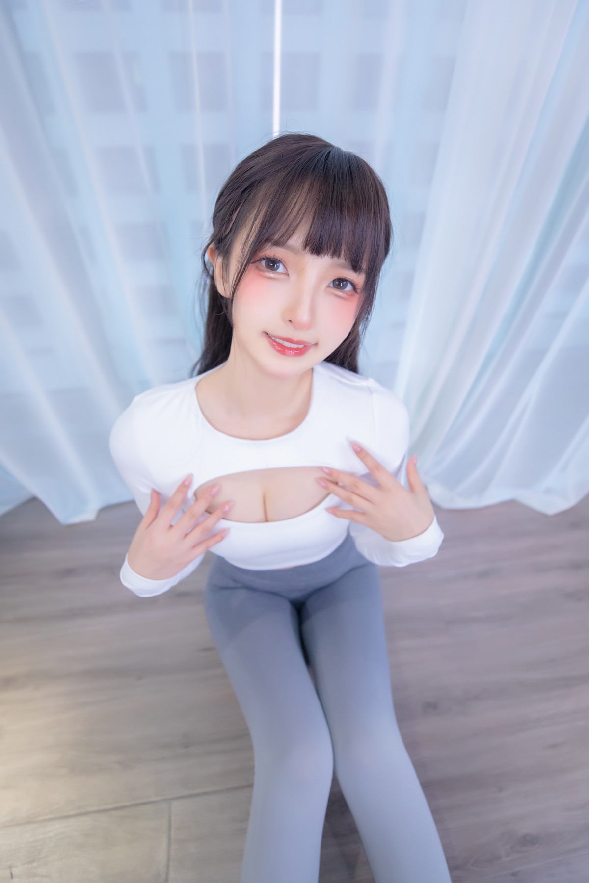 xgyw.top_萝莉美女神楽坂真冬瑜伽少女主题私房性感紧身运动裤秀浑圆翘臀撩人诱惑写真75P