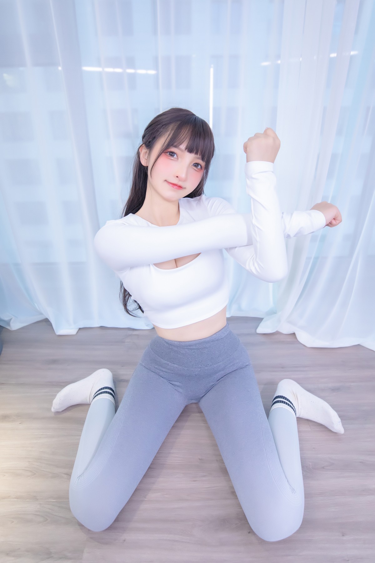 xgyw.top_萝莉美女神楽坂真冬瑜伽少女主题私房性感紧身运动裤秀浑圆翘臀撩人诱惑写真75P