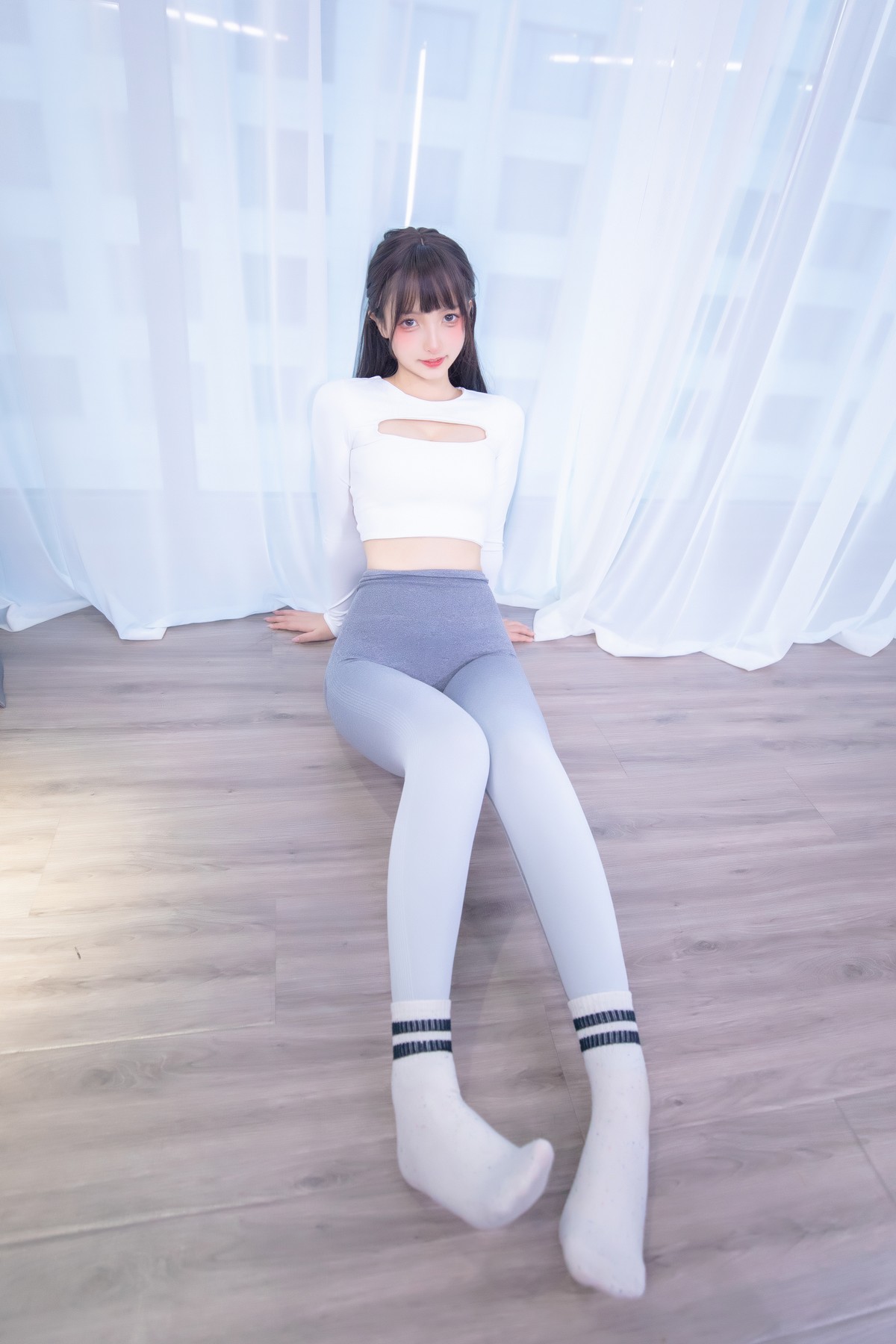 xgyw.top_萝莉美女神楽坂真冬瑜伽少女主题私房性感紧身运动裤秀浑圆翘臀撩人诱惑写真75P