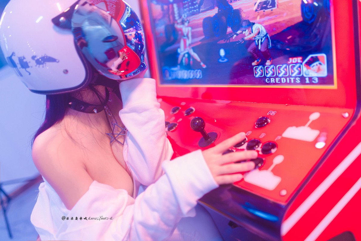 xgyw.top_动漫博主柒柒要乖哦骑行少女主题性感白色真空外套露豪乳遮点极致诱惑写真47P