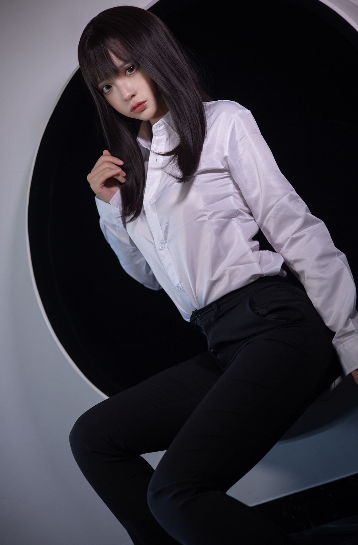 xgyw.top_网络美女疯猫ss职业ol主题私房白衬衣配黑长裤半脱露超薄肉丝秀翘臀诱惑写真40P