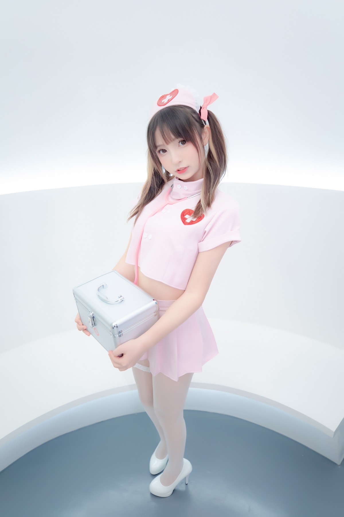 xgyw.top_萝莉美女神楽坂真冬白丝护士身心平衡主题性感粉色护士装配超薄白丝诱惑写真150P