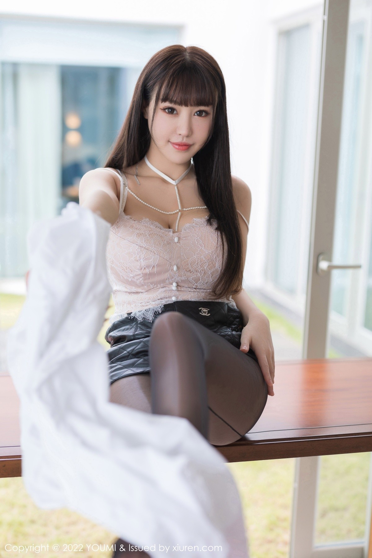 xgyw.top_[YouMi尤蜜荟]Vol.759_女神朱可儿Flora三亚旅拍简约白T配黑短裙露开档黑丝丰满诱惑写真76P