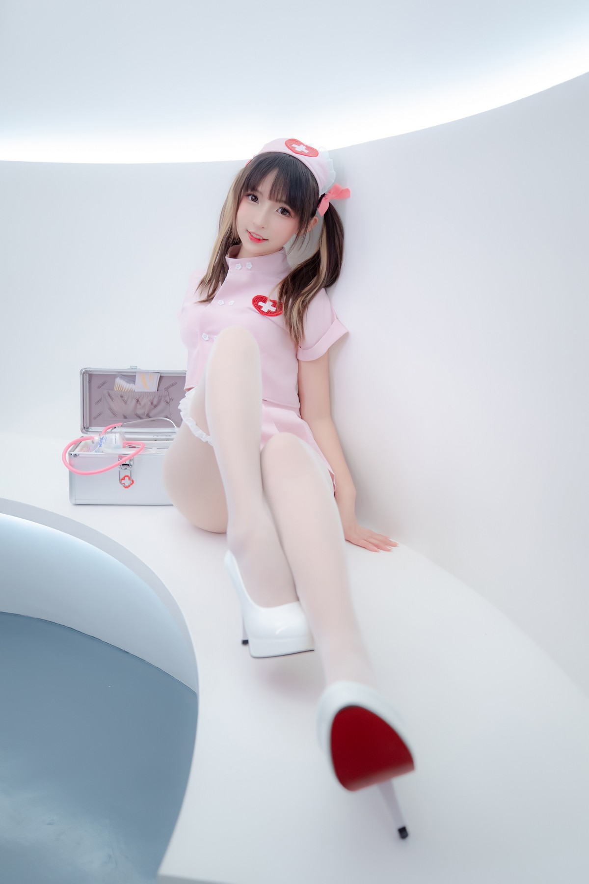 xgyw.top_萝莉美女神楽坂真冬白丝护士身心平衡主题性感粉色护士装配超薄白丝诱惑写真150P
