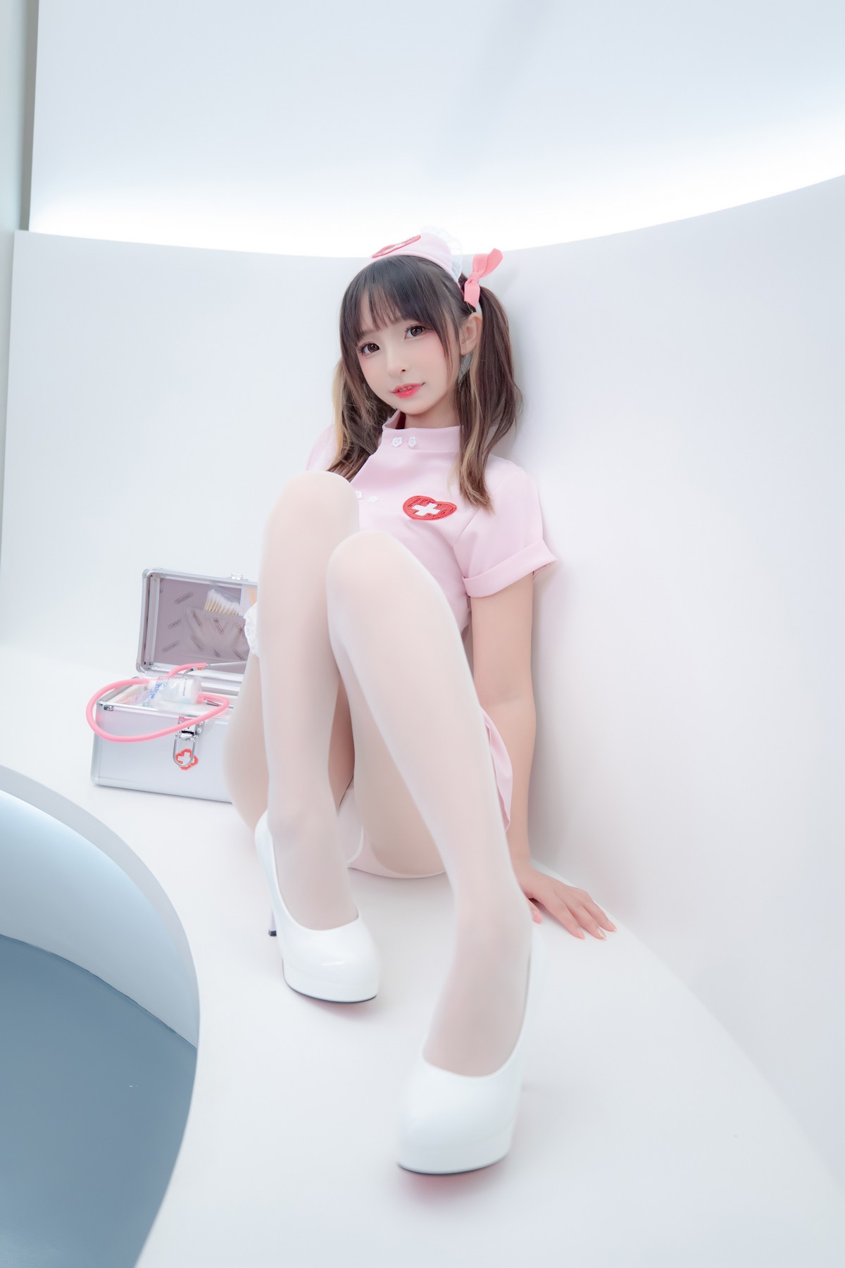 xgyw.top_萝莉美女神楽坂真冬白丝护士身心平衡主题性感粉色护士装配超薄白丝诱惑写真150P