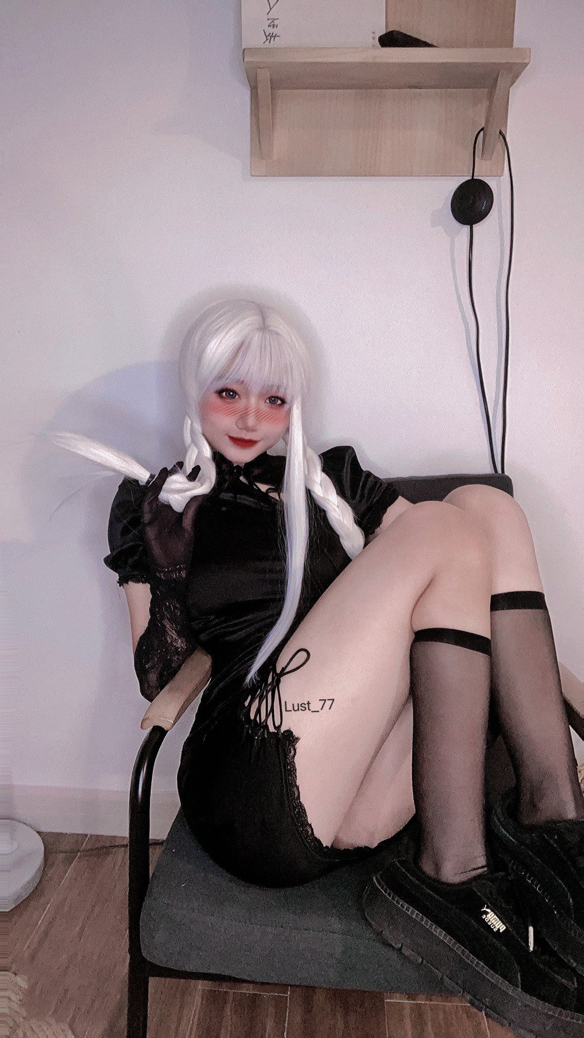 xgyw.top_动漫博主柒柒要乖哦辣妹旗袍主题私房性感黑旗袍配黑丝袜半脱秀翘臀诱惑写真46P