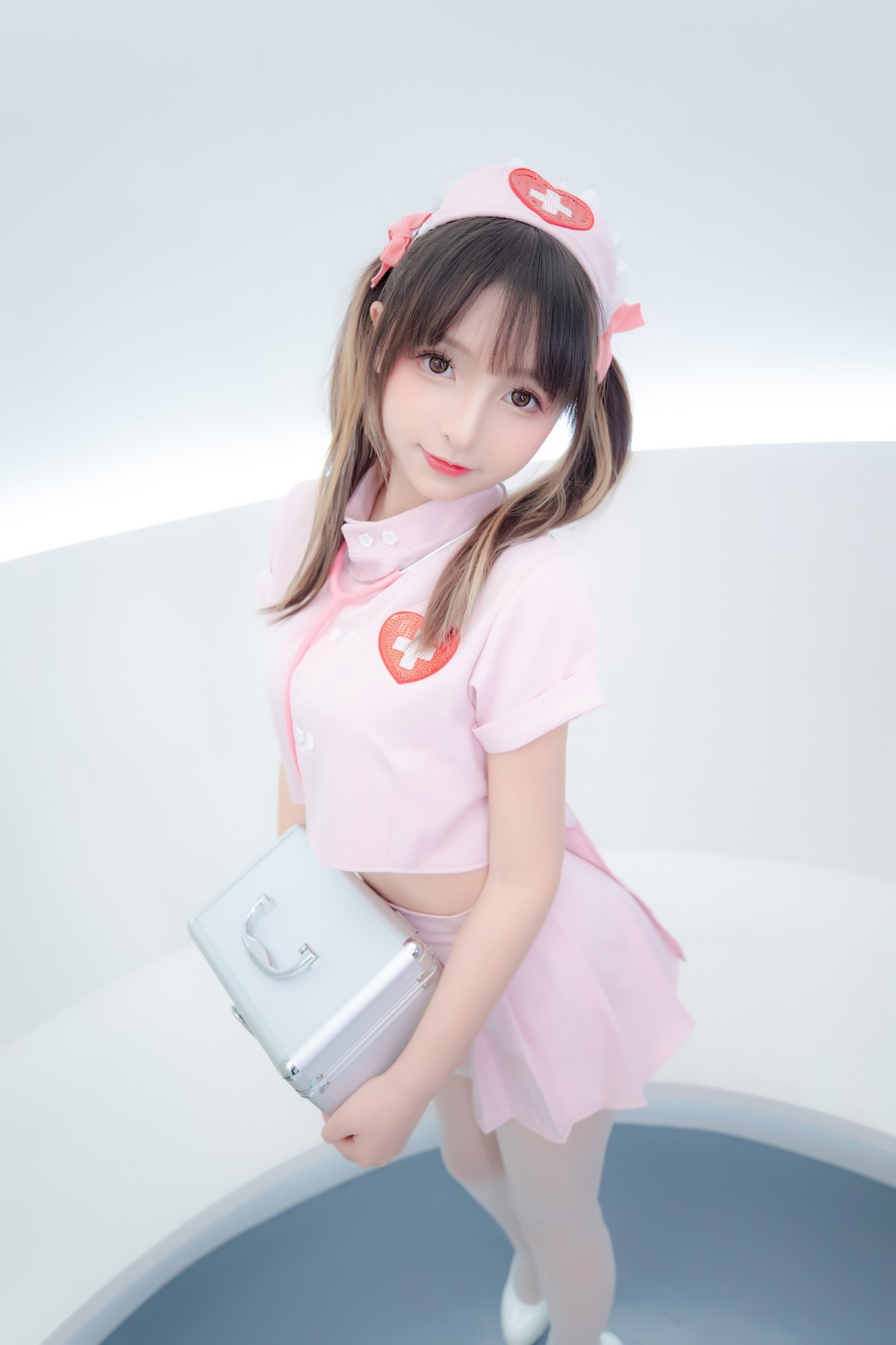 xgyw.top_萝莉美女神楽坂真冬白丝护士身心平衡主题性感粉色护士装配超薄白丝诱惑写真150P