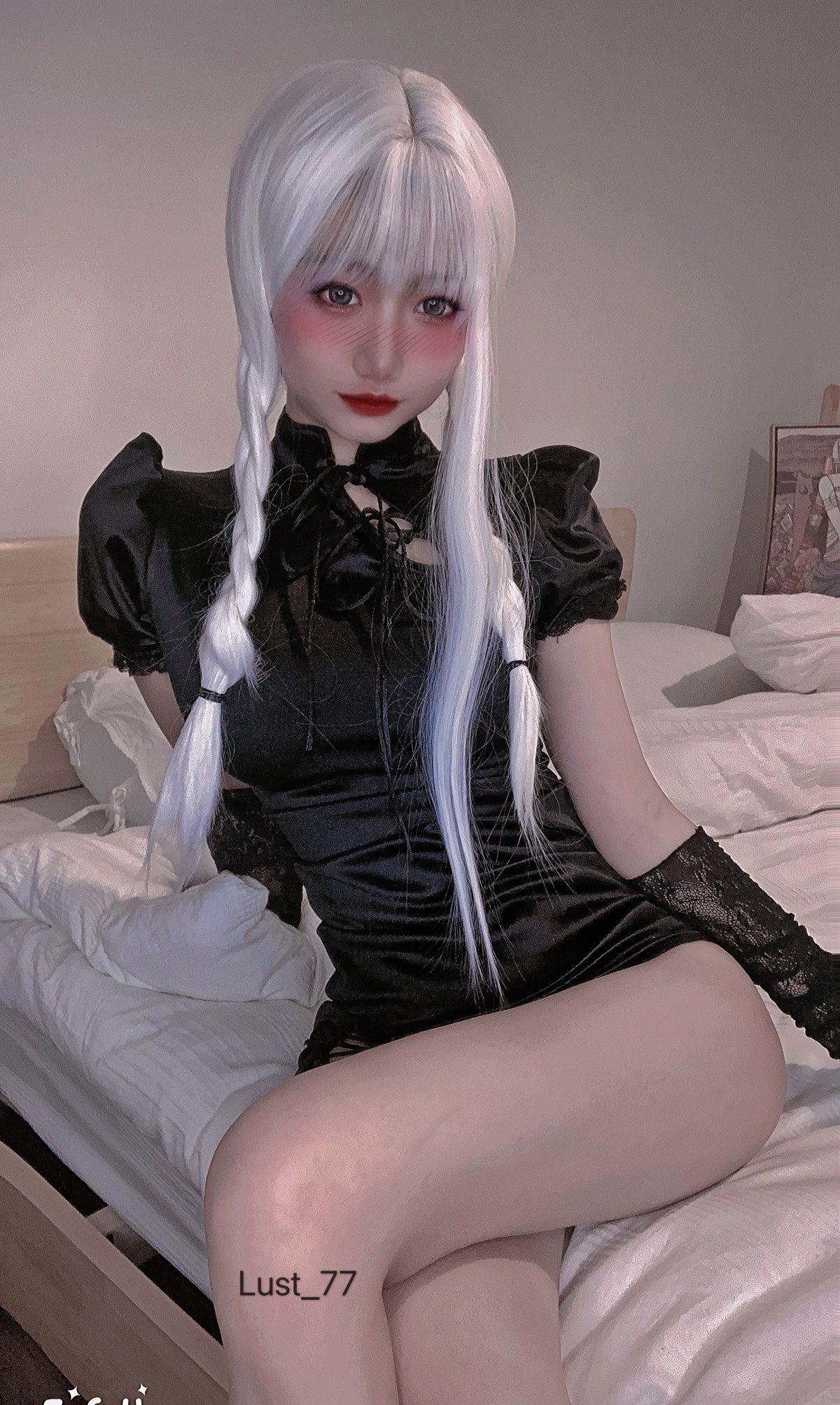 xgyw.top_动漫博主柒柒要乖哦辣妹旗袍主题私房性感黑旗袍配黑丝袜半脱秀翘臀诱惑写真46P