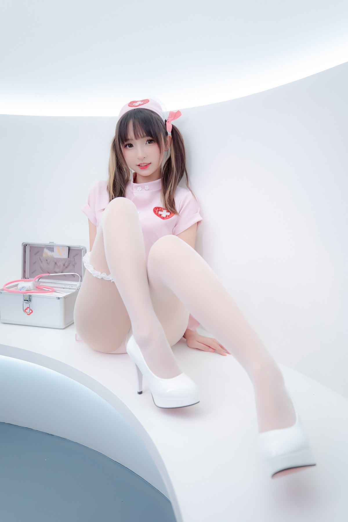 xgyw.top_萝莉美女神楽坂真冬白丝护士身心平衡主题性感粉色护士装配超薄白丝诱惑写真150P