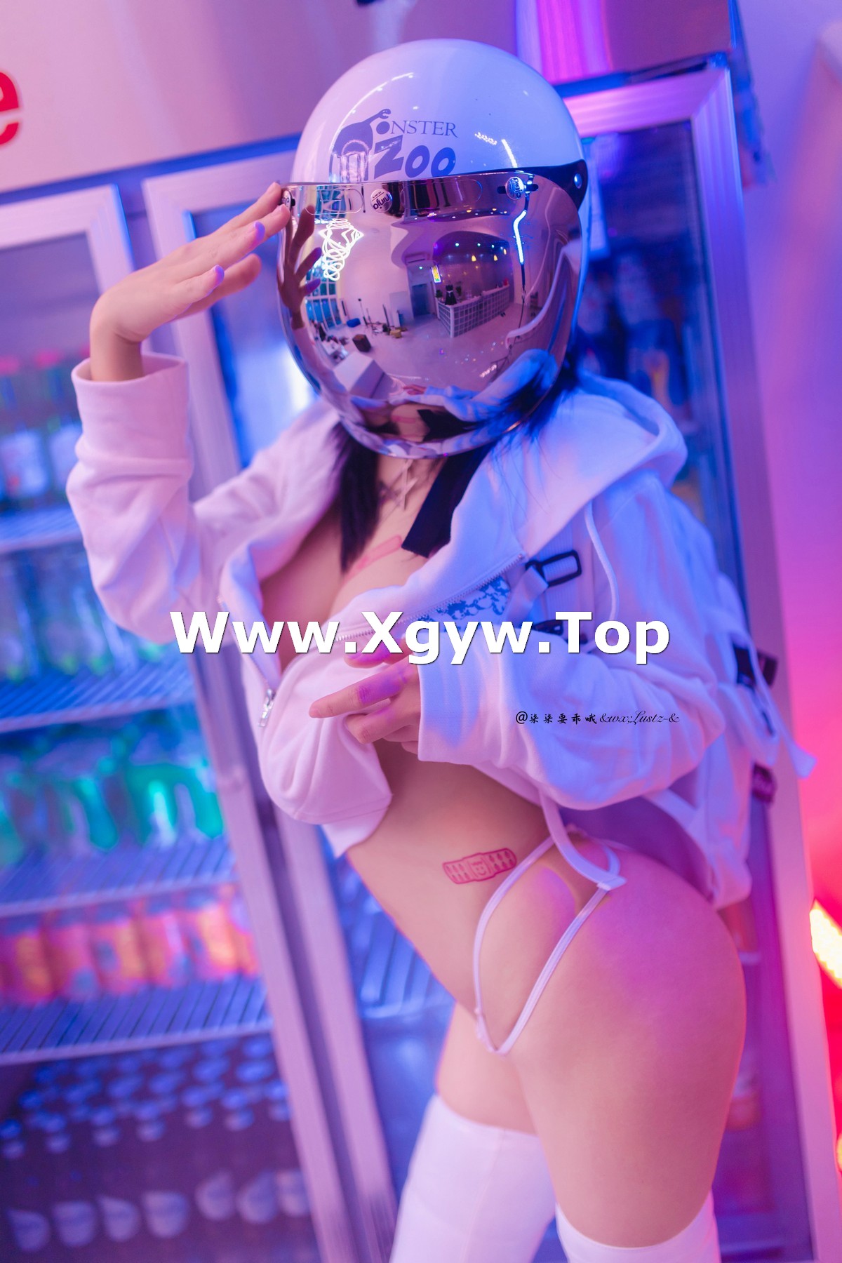 xgyw.top_动漫博主柒柒要乖哦骑行少女主题性感白色真空外套露豪乳遮点极致诱惑写真47P
