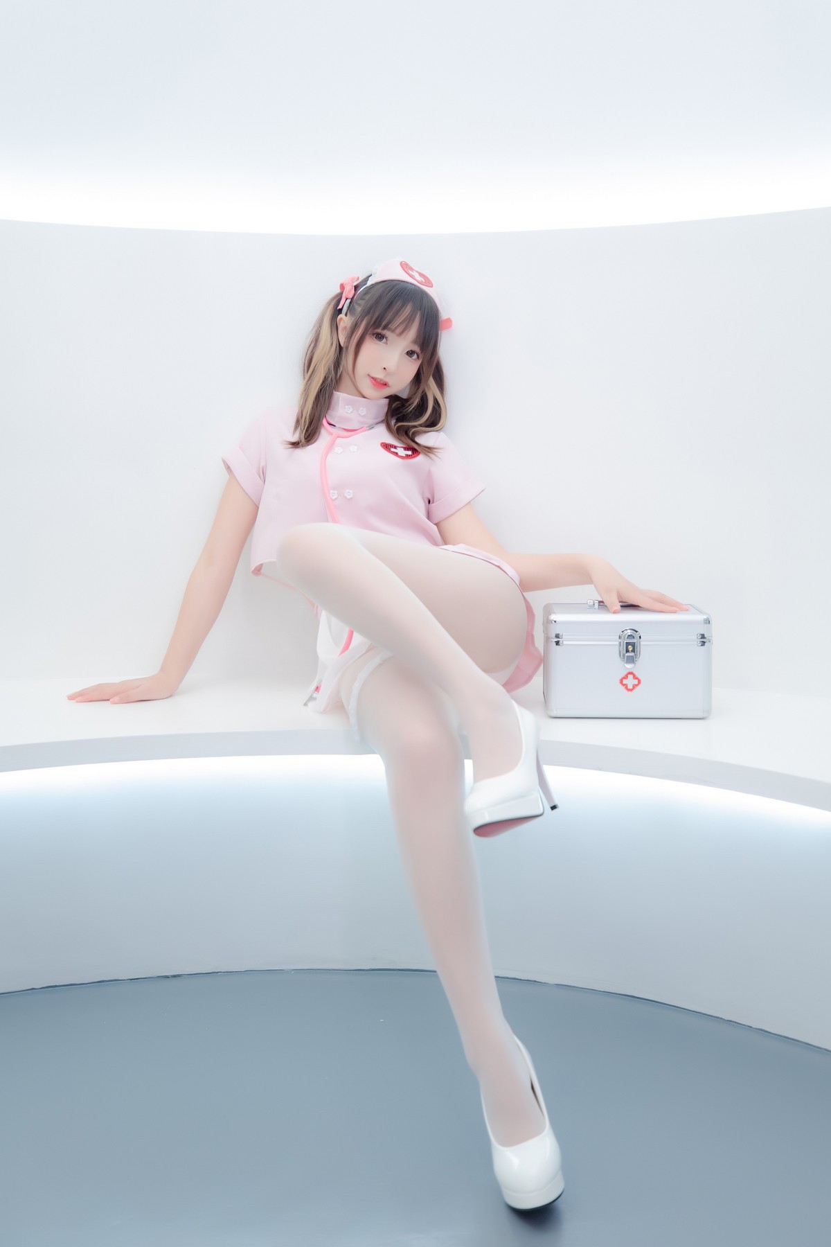 xgyw.top_萝莉美女神楽坂真冬白丝护士身心平衡主题性感粉色护士装配超薄白丝诱惑写真150P