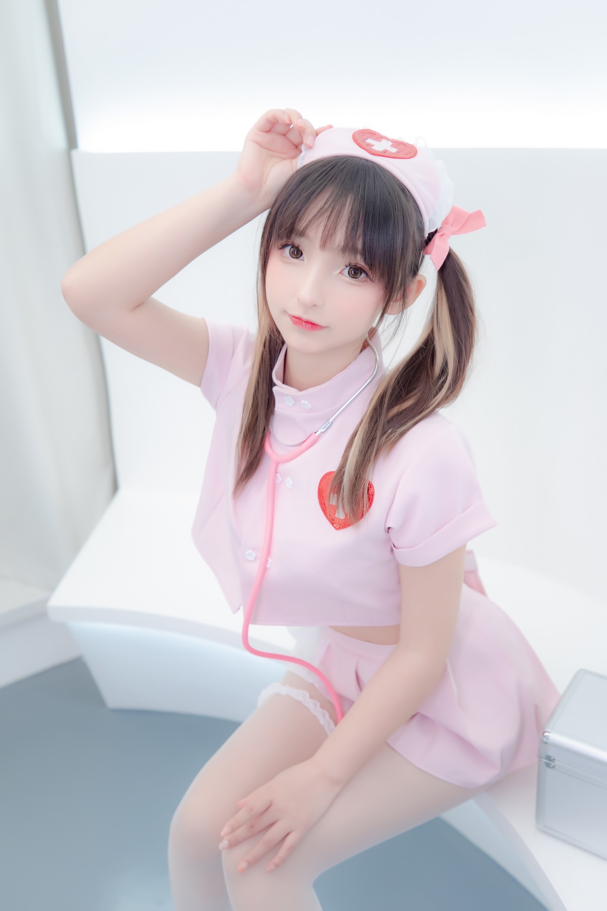 xgyw.top_萝莉美女神楽坂真冬白丝护士身心平衡主题性感粉色护士装配超薄白丝诱惑写真150P
