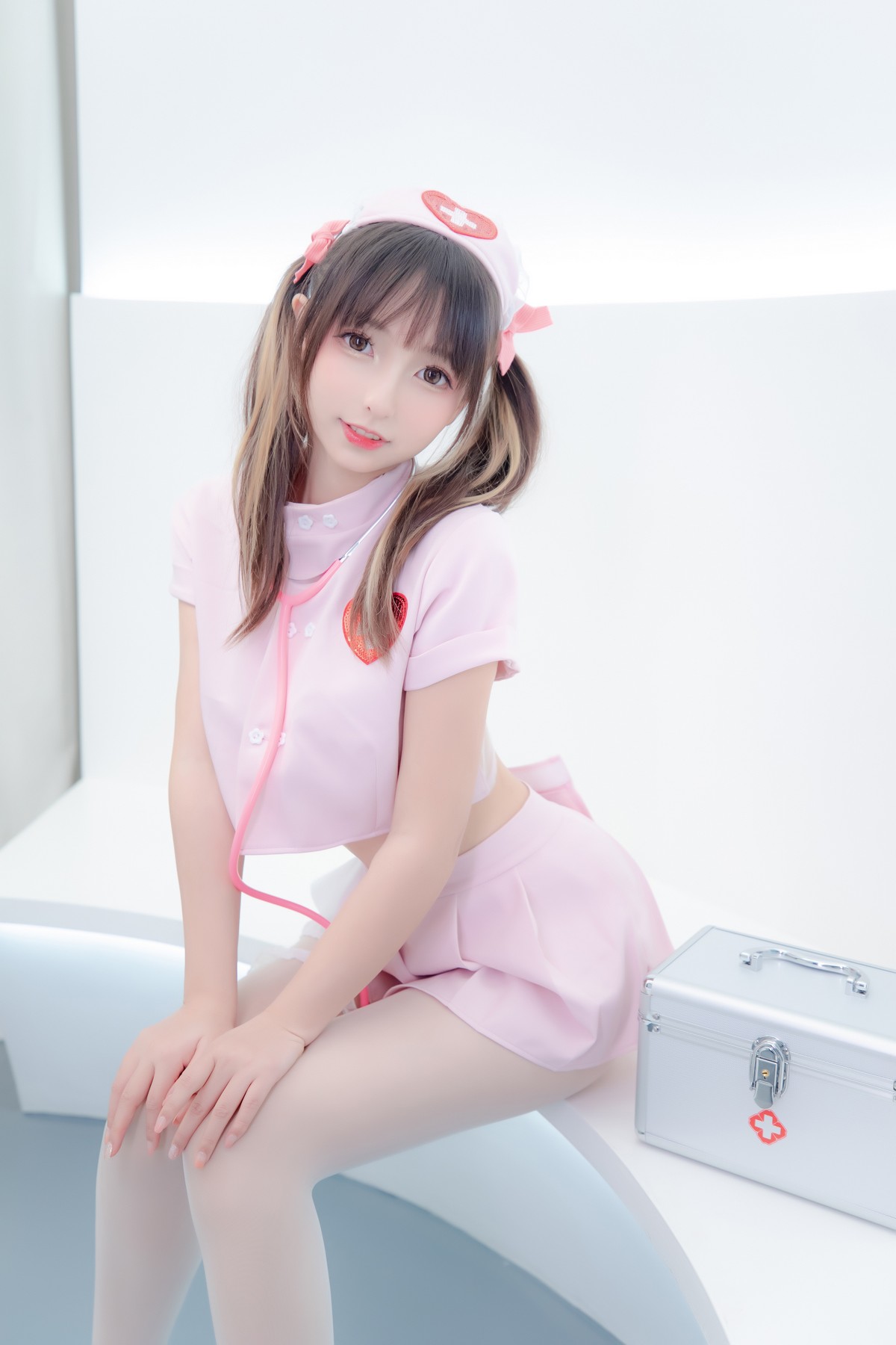 xgyw.top_萝莉美女神楽坂真冬白丝护士身心平衡主题性感粉色护士装配超薄白丝诱惑写真150P