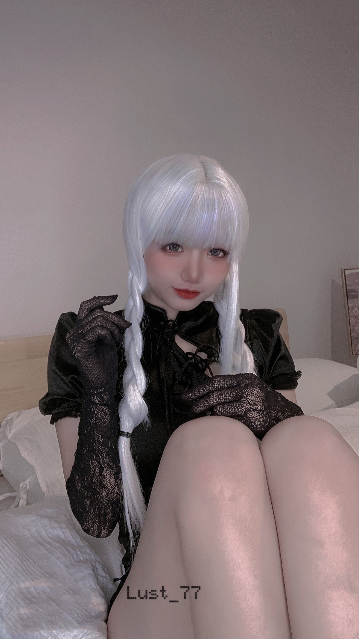 xgyw.top_动漫博主柒柒要乖哦辣妹旗袍主题私房性感黑旗袍配黑丝袜半脱秀翘臀诱惑写真46P