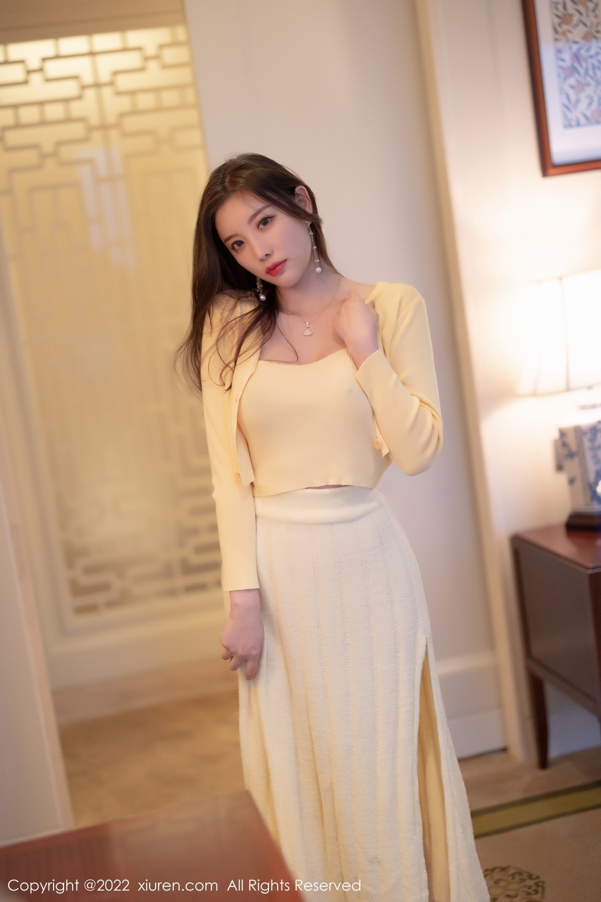 xgyw.top_XiuRen第4654期_女神杨晨晨Yome淡黄色上衣配长裙原色丝袜秀完美身材诱惑写真77P