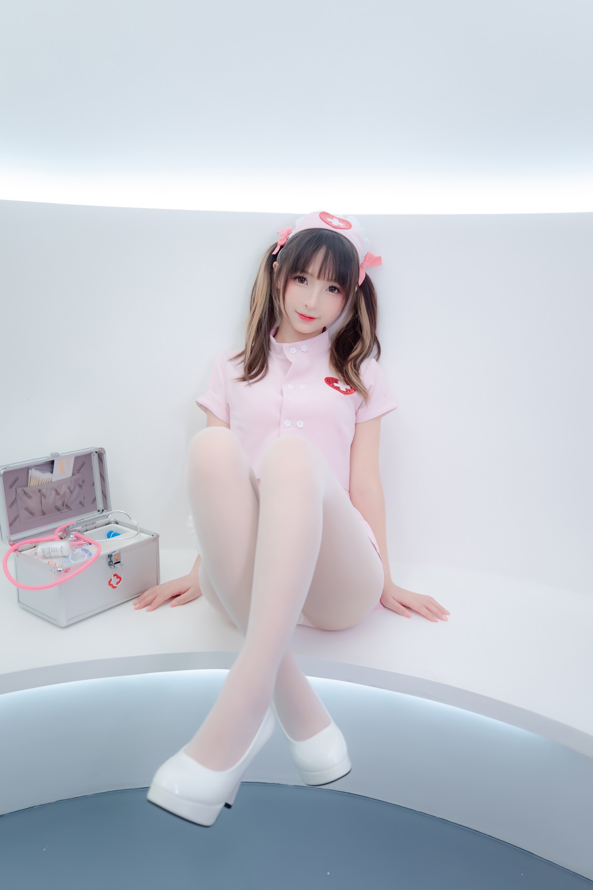 xgyw.top_萝莉美女神楽坂真冬白丝护士身心平衡主题性感粉色护士装配超薄白丝诱惑写真150P