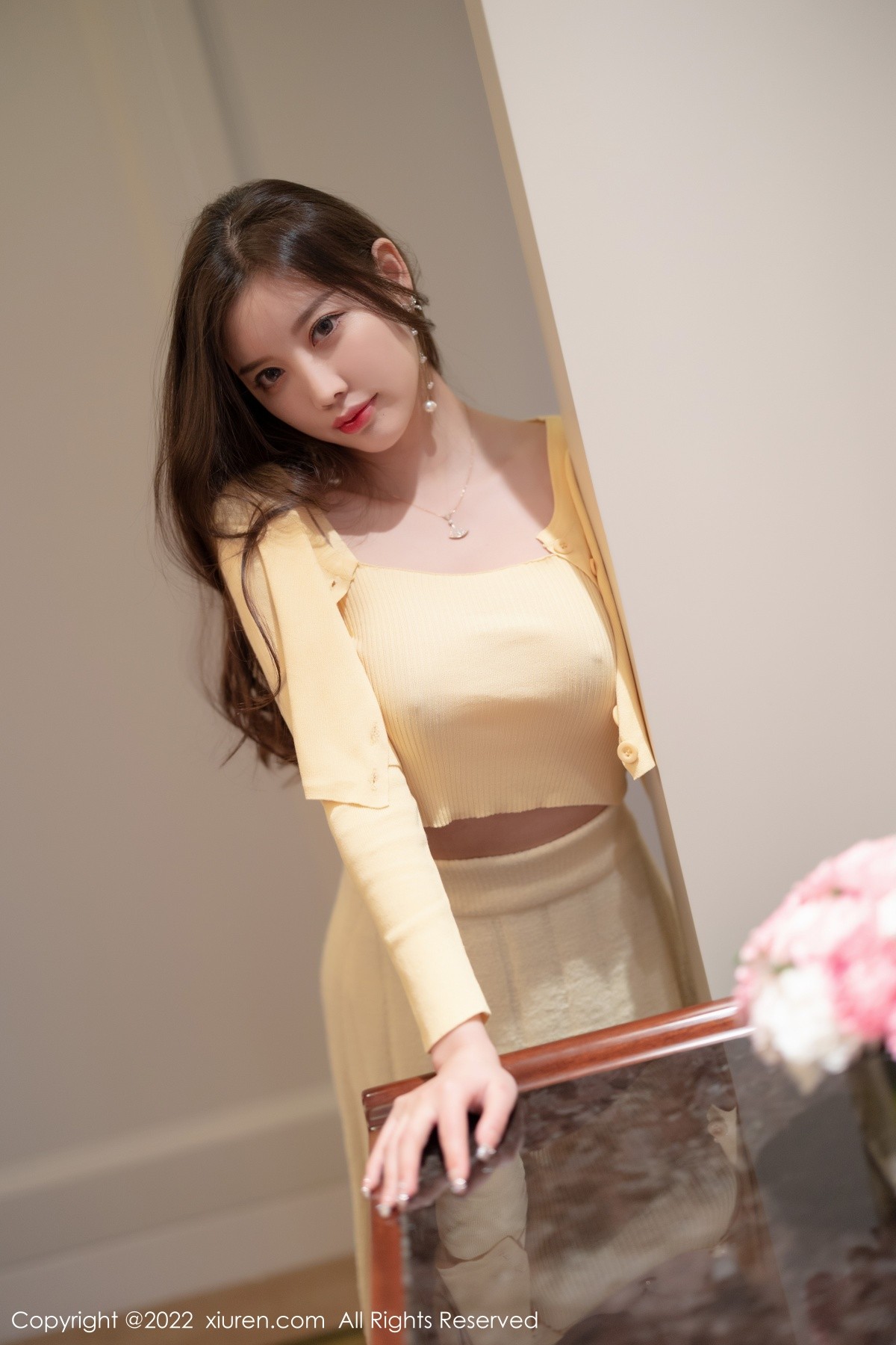 xgyw.top_XiuRen第4654期_女神杨晨晨Yome淡黄色上衣配长裙原色丝袜秀完美身材诱惑写真77P