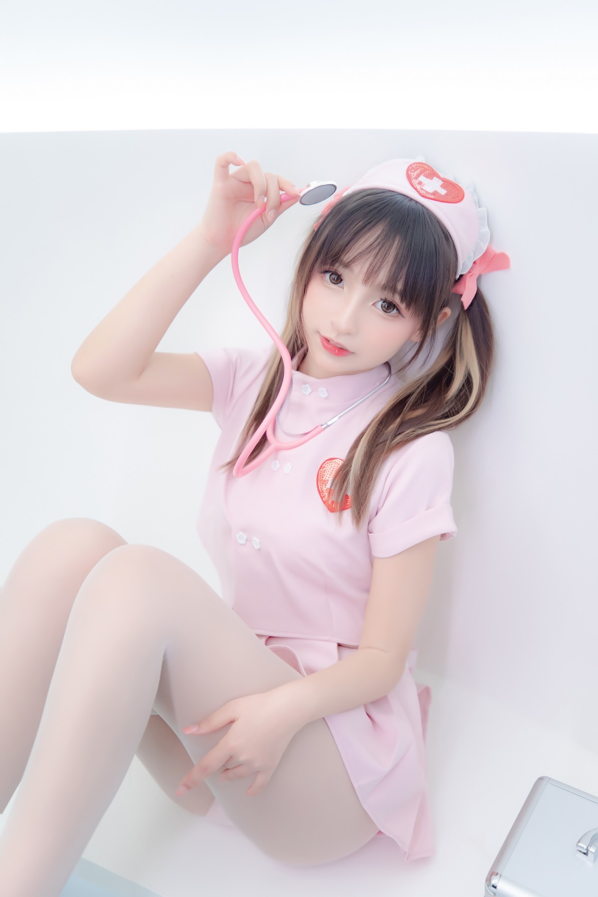 xgyw.top_萝莉美女神楽坂真冬白丝护士身心平衡主题性感粉色护士装配超薄白丝诱惑写真150P