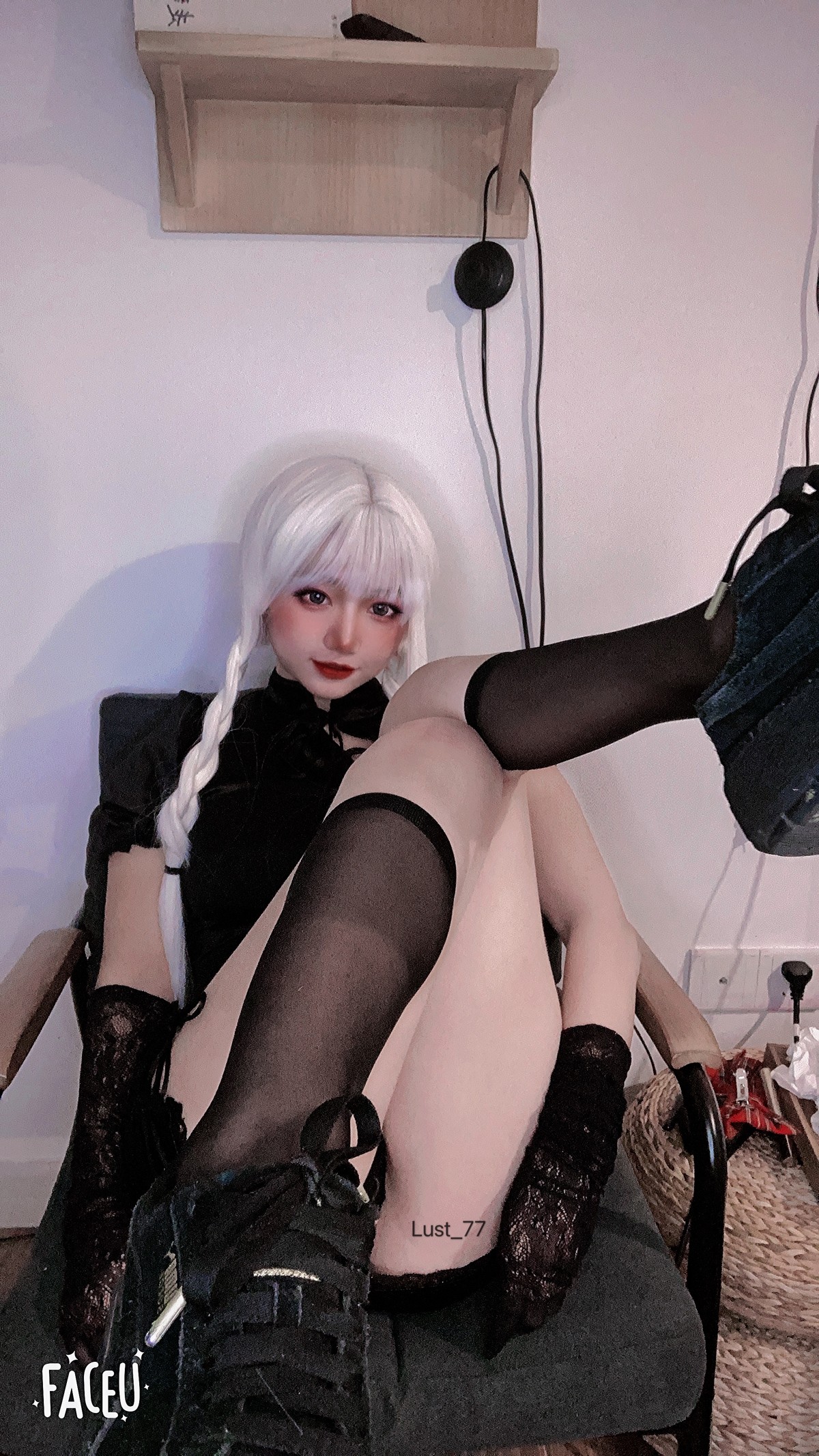 xgyw.top_动漫博主柒柒要乖哦辣妹旗袍主题私房性感黑旗袍配黑丝袜半脱秀翘臀诱惑写真46P