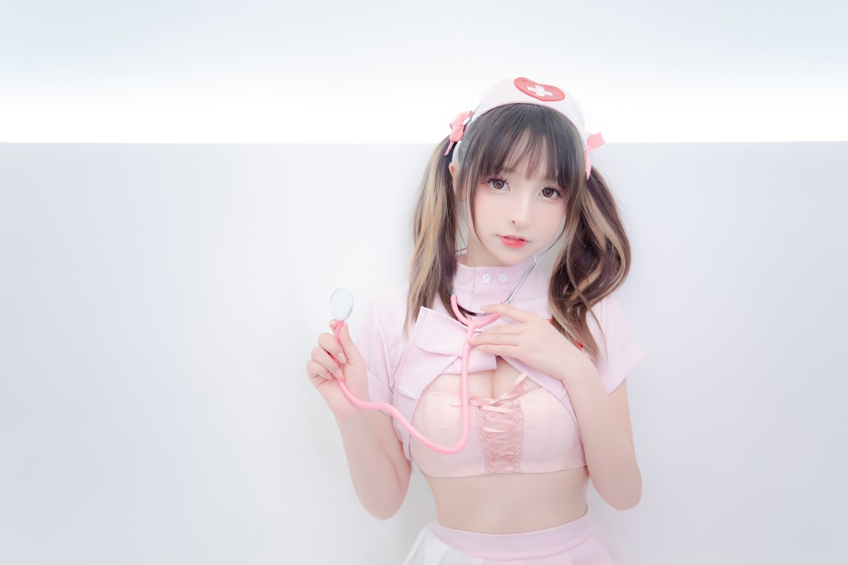 xgyw.top_萝莉美女神楽坂真冬白丝护士身心平衡主题性感粉色护士装配超薄白丝诱惑写真150P