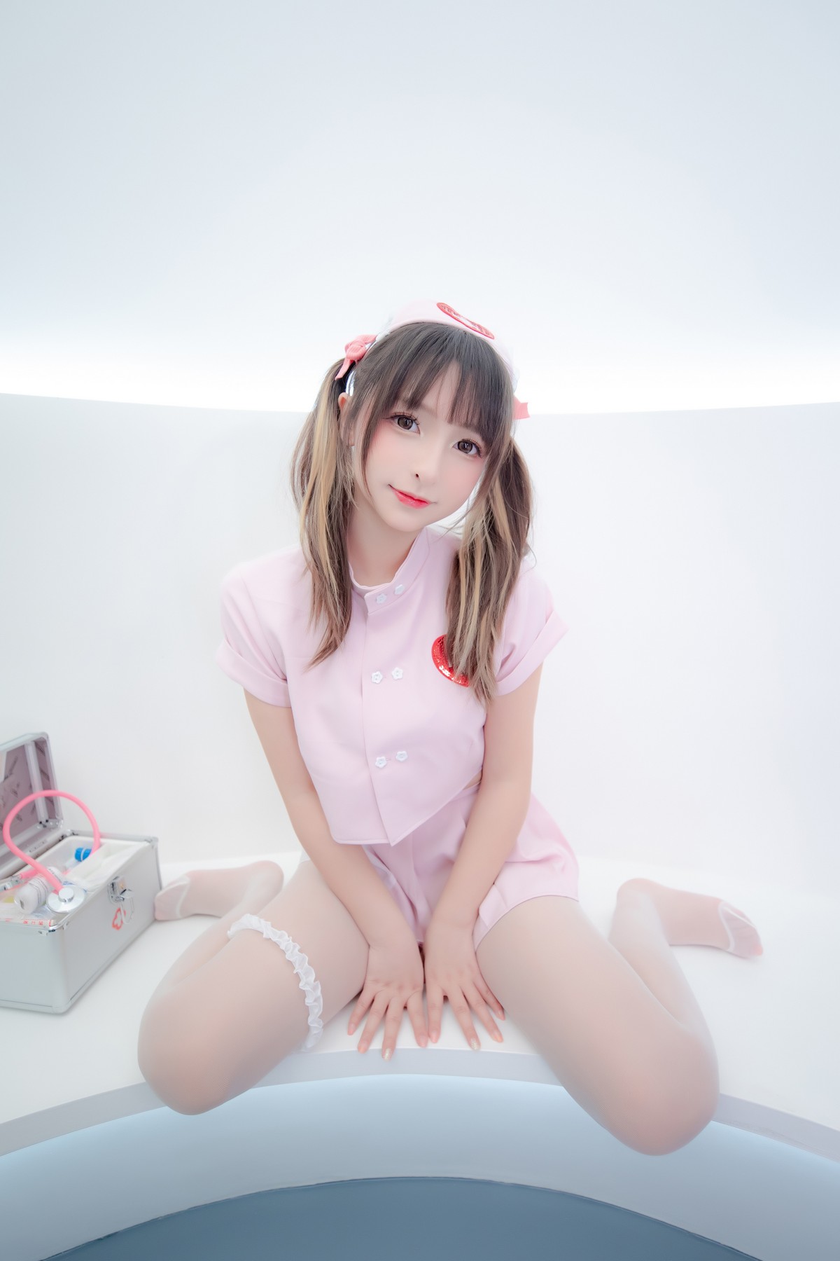 xgyw.top_萝莉美女神楽坂真冬白丝护士身心平衡主题性感粉色护士装配超薄白丝诱惑写真150P