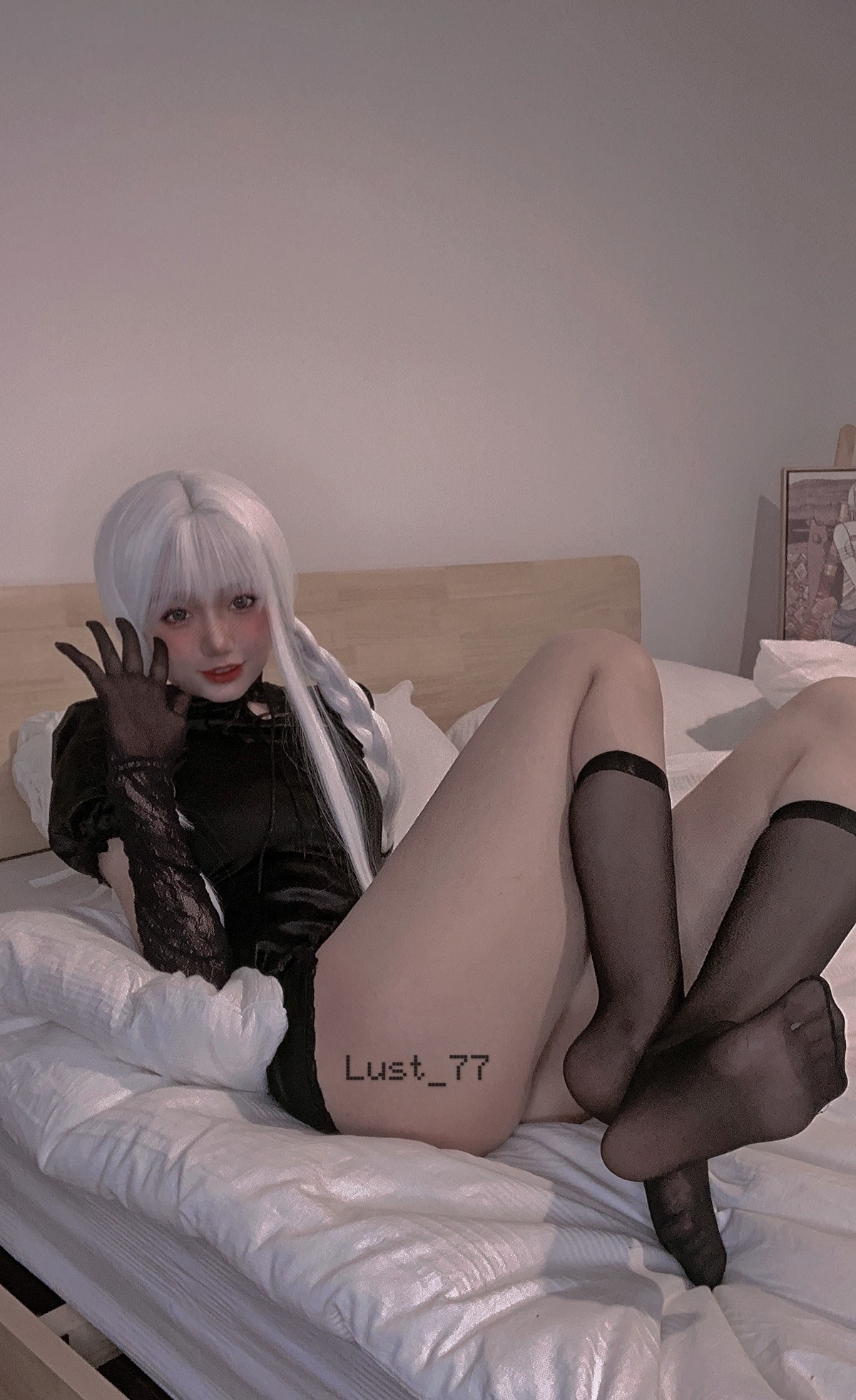 xgyw.top_动漫博主柒柒要乖哦辣妹旗袍主题私房性感黑旗袍配黑丝袜半脱秀翘臀诱惑写真46P
