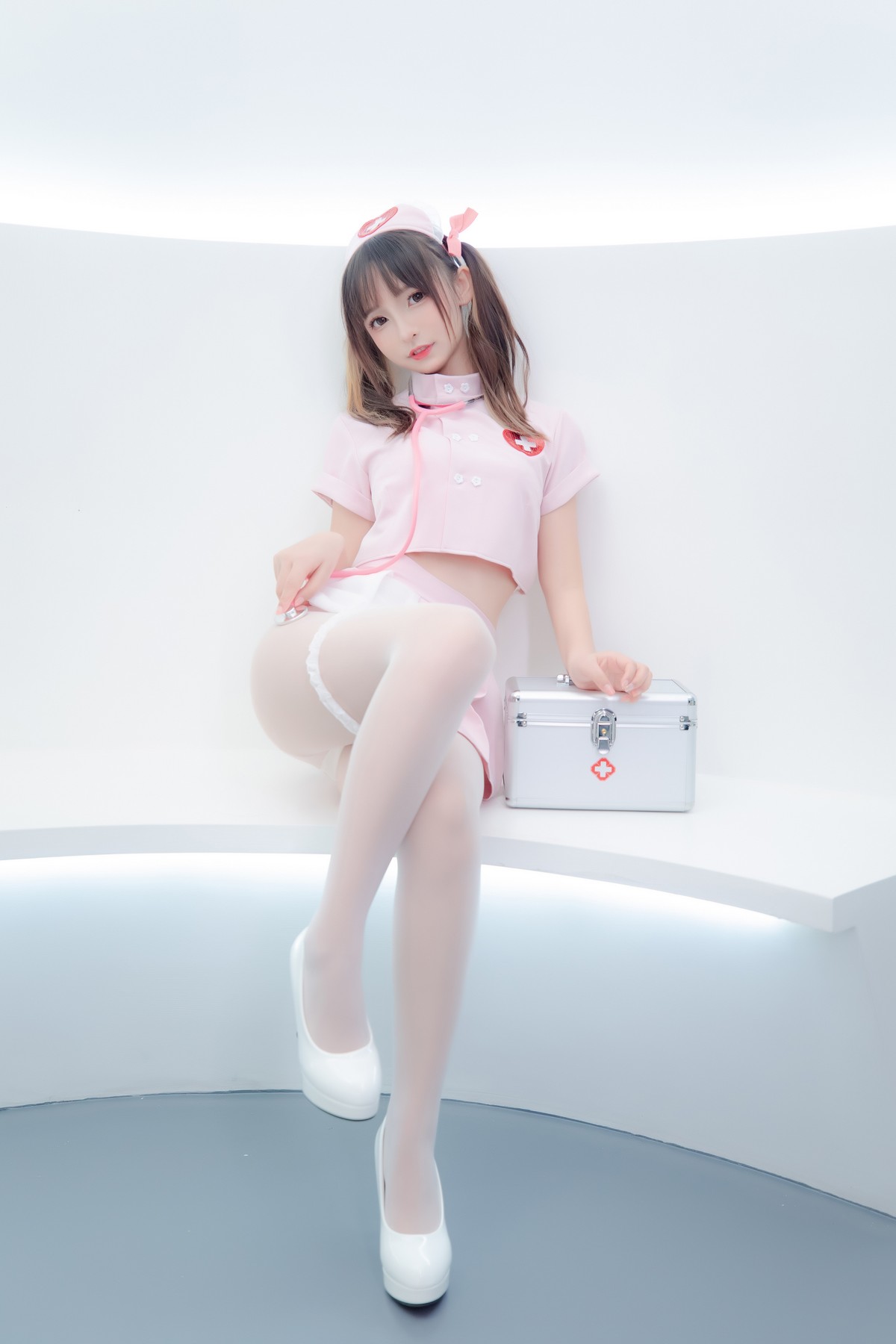 xgyw.top_萝莉美女神楽坂真冬白丝护士身心平衡主题性感粉色护士装配超薄白丝诱惑写真150P
