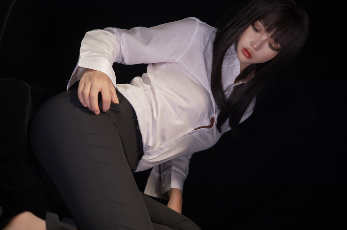 xgyw.top_网络美女疯猫ss职业ol主题私房白衬衣配黑长裤半脱露超薄肉丝秀翘臀诱惑写真40P