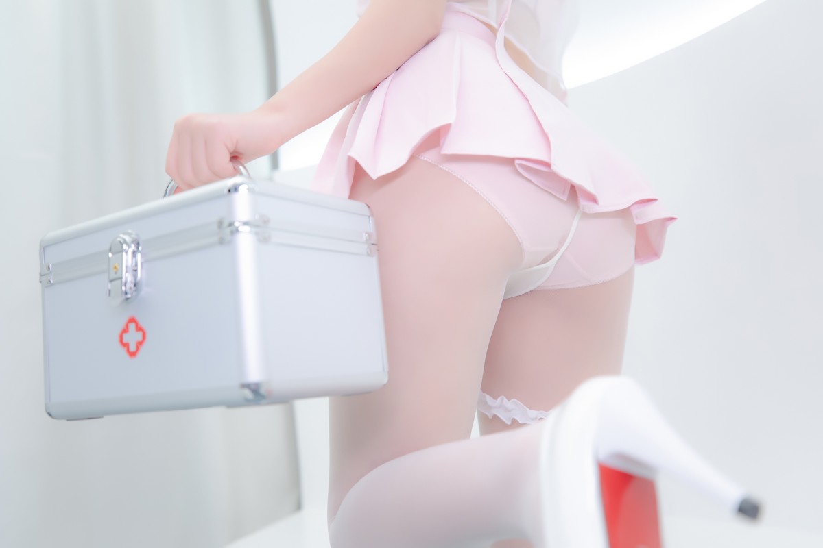 xgyw.top_萝莉美女神楽坂真冬白丝护士身心平衡主题性感粉色护士装配超薄白丝诱惑写真150P