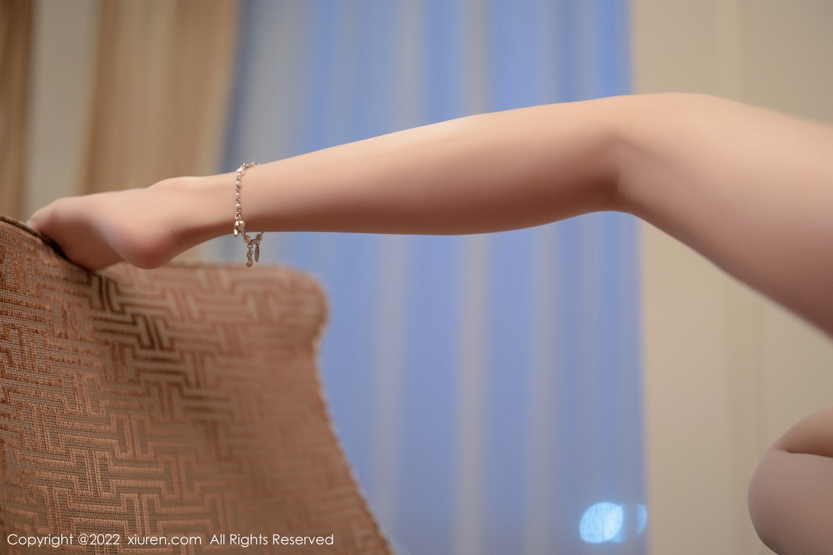 xgyw.top_XiuRen第4654期_女神杨晨晨Yome淡黄色上衣配长裙原色丝袜秀完美身材诱惑写真77P