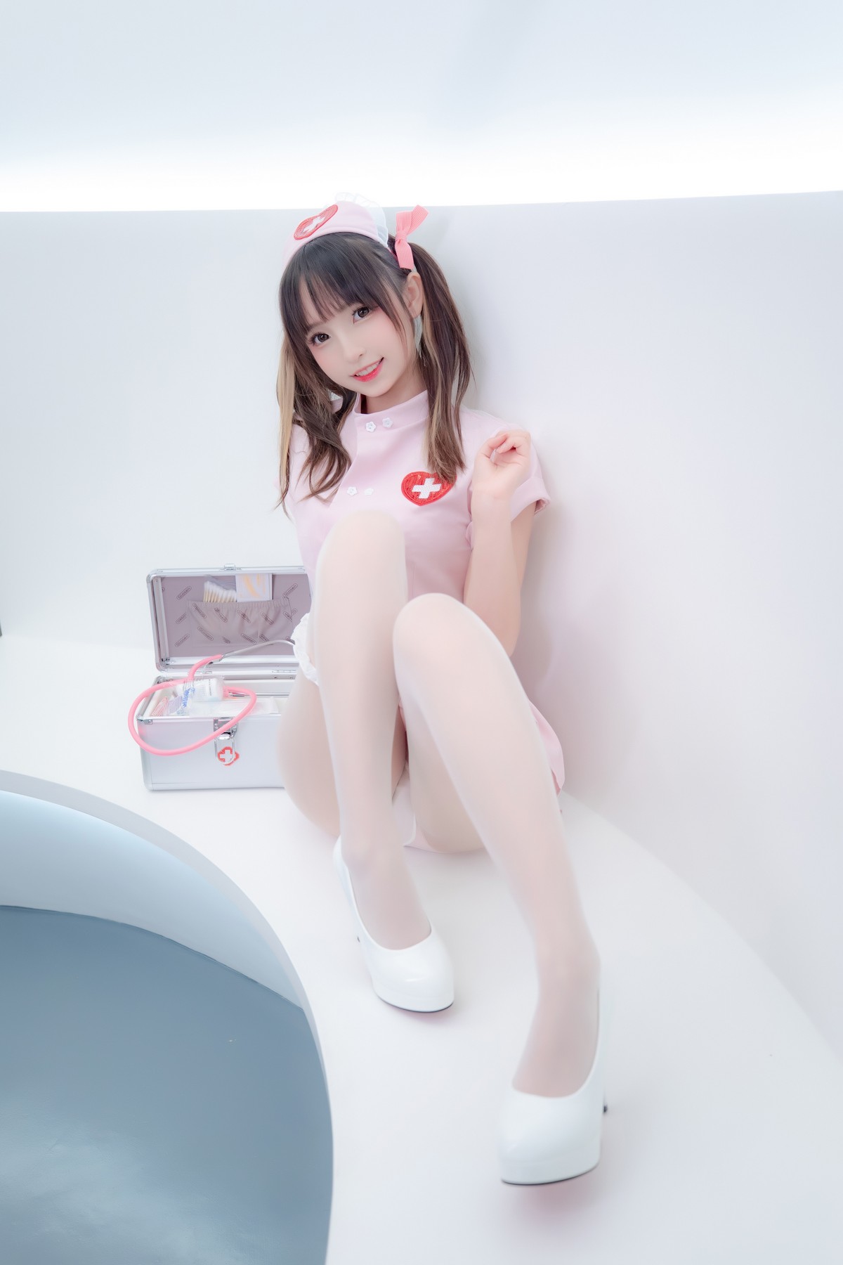 xgyw.top_萝莉美女神楽坂真冬白丝护士身心平衡主题性感粉色护士装配超薄白丝诱惑写真150P