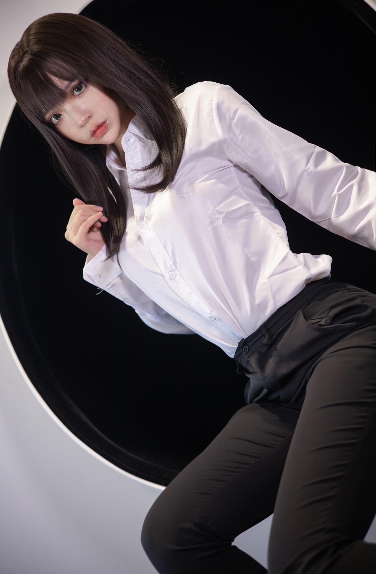 xgyw.top_网络美女疯猫ss职业ol主题私房白衬衣配黑长裤半脱露超薄肉丝秀翘臀诱惑写真40P