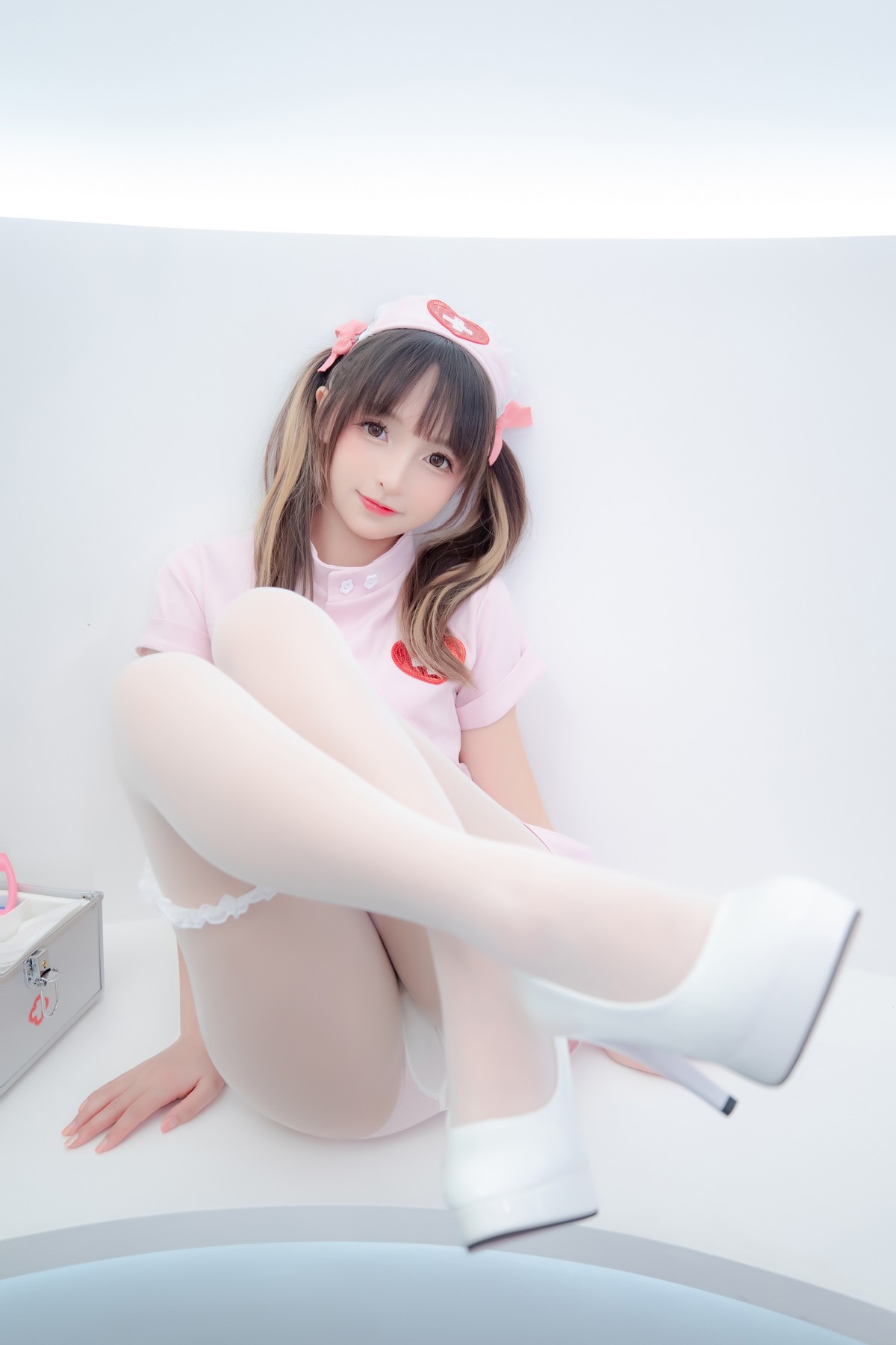 xgyw.top_萝莉美女神楽坂真冬白丝护士身心平衡主题性感粉色护士装配超薄白丝诱惑写真150P