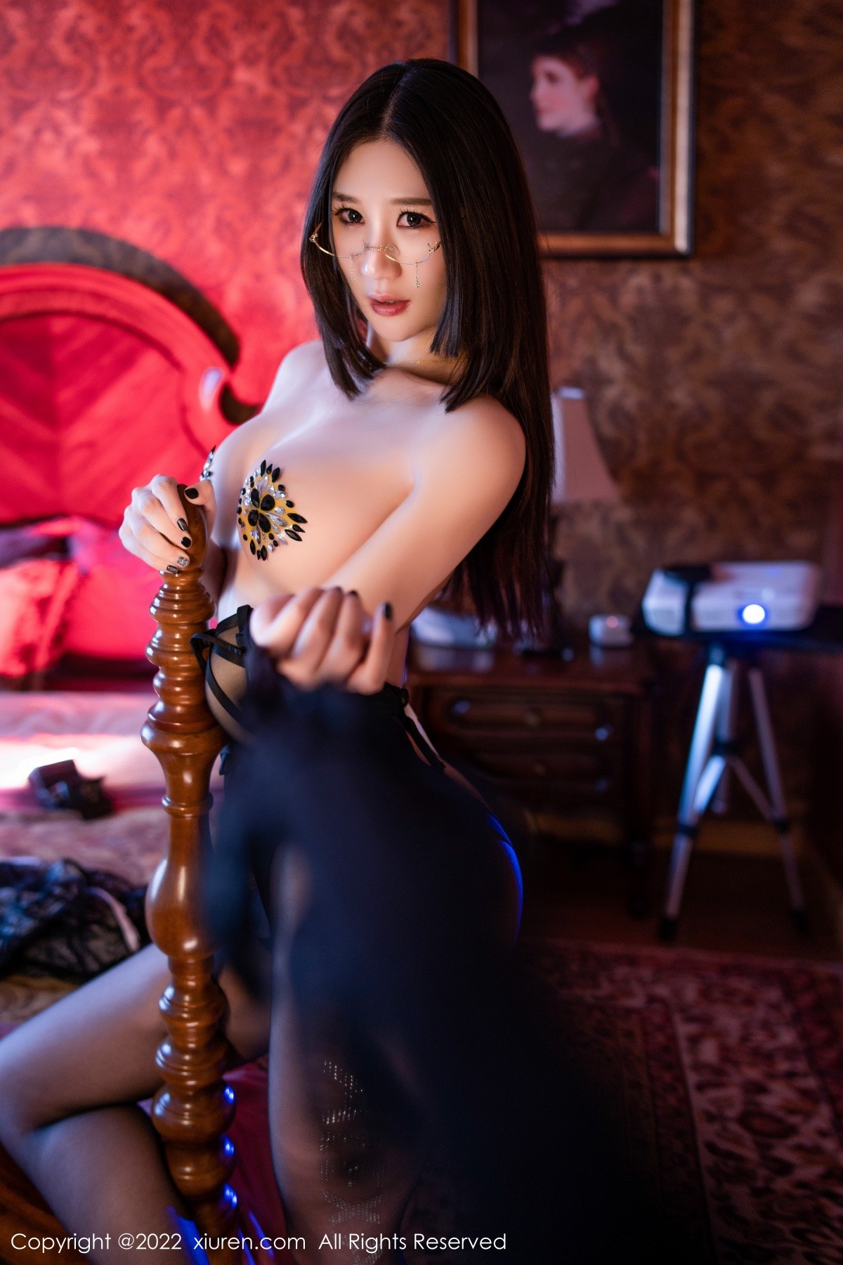 xgyw.top_XiuRen第4661期_模特顾乔楠Cora私房半脱露性感黑色内衣配黑丝裤袜撩人诱惑写真56P