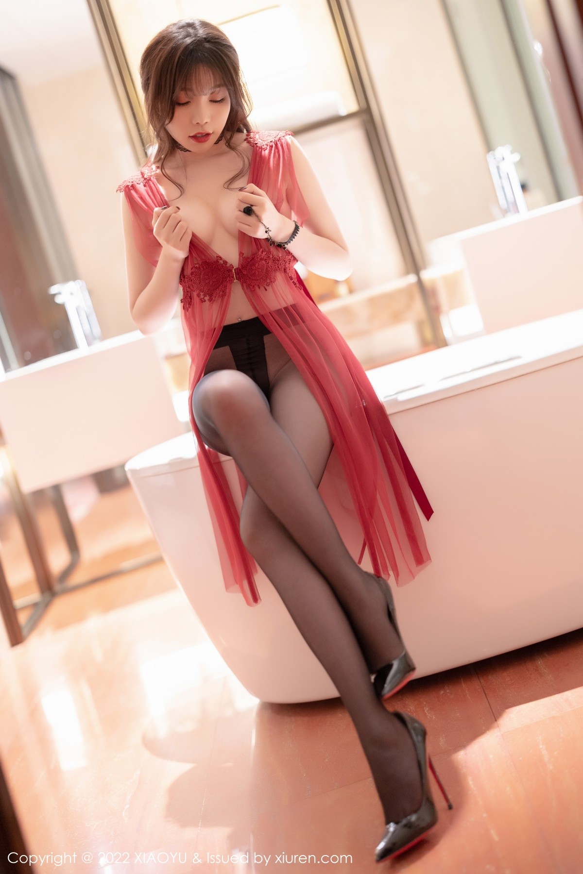 xgyw.top_[XiaoYu画语界]Vol.728_女神芝芝Booty惠州旅拍轻透红连衣裙配黑丝裤袜秀翘臀诱惑写真71P