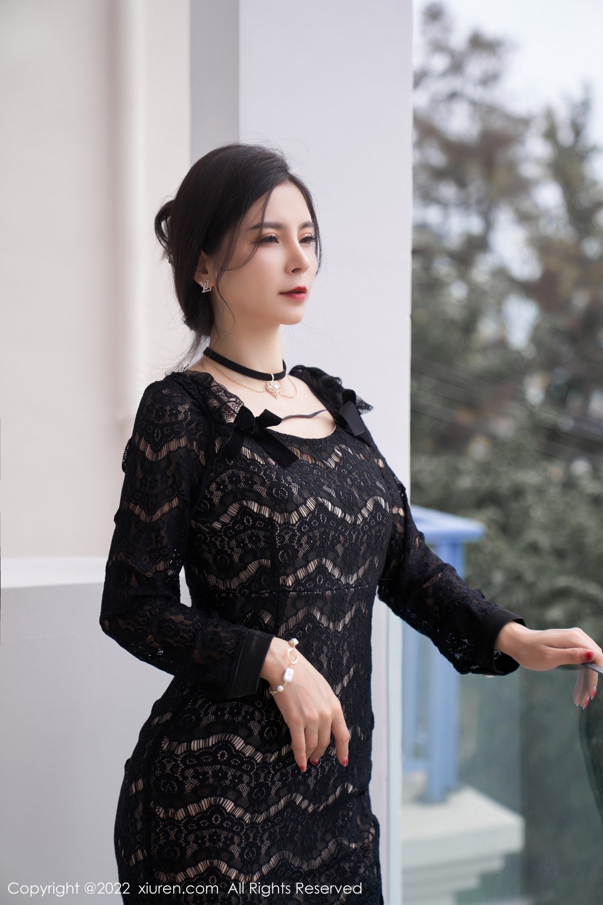 xgyw.top_XiuRen第4668期_模特小蛮妖Yummy三亚旅拍黑缕空服饰配蕾丝吊袜极致魅惑写真68P