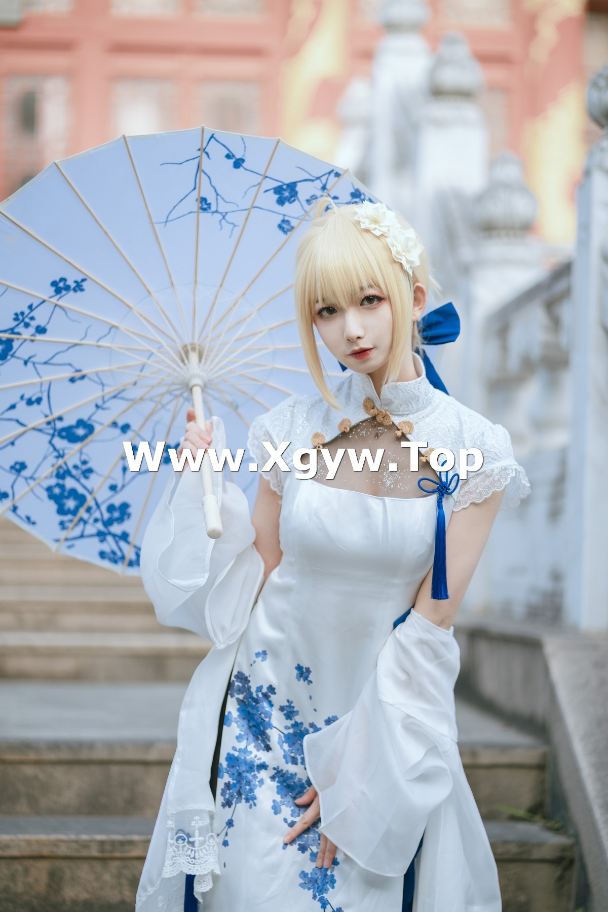 xgyw.top_动漫博主封疆疆v-saber旗袍主题户外白旗袍配黑丝裤袜秀完美身材诱惑写真34P