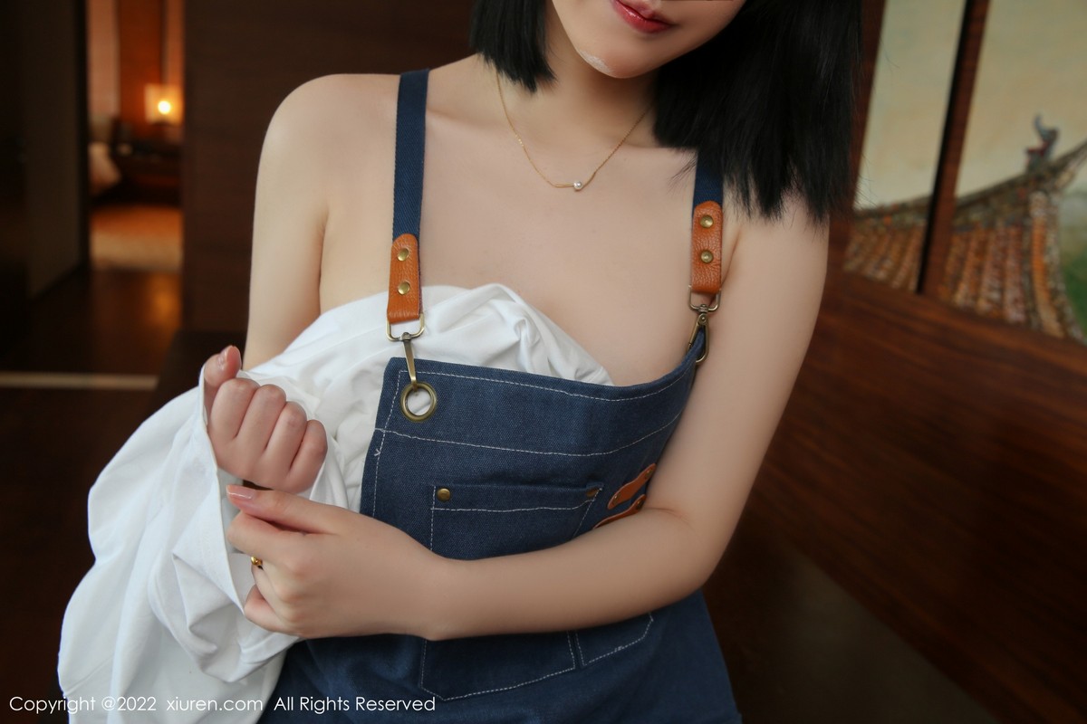 xgyw.top_XiuRen第4667期_模特一颗甜蛋黄a私房牛仔布围裙配开档肉丝半脱撩人诱惑写真71P