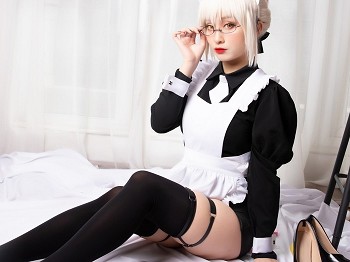 动漫博主洛璃LoLiSAMA-BX女佣主题私人性感黑色女佣装配黑色丝袜袜丰满骚扰写真40P
