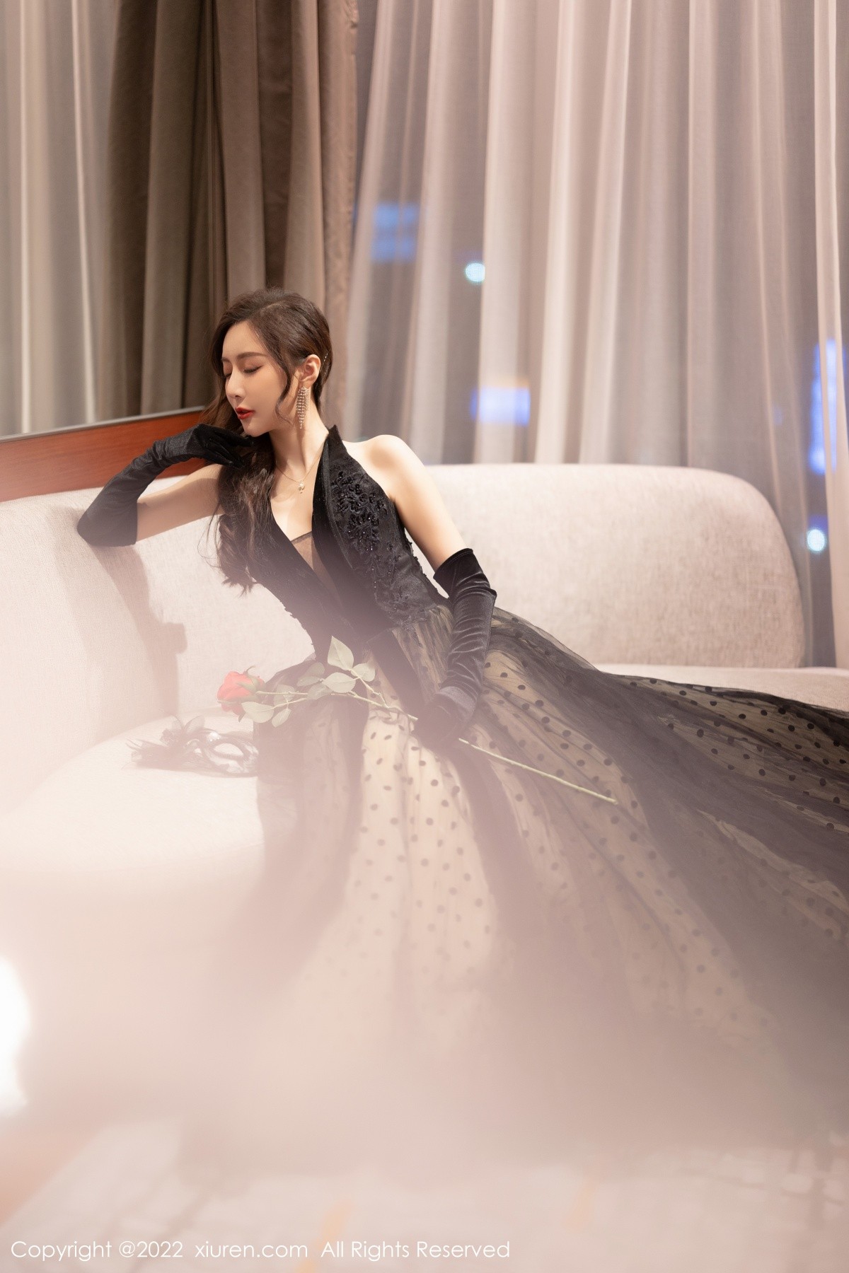 xgyw.top_XiuRen第4673期_女神王馨瑶yanni性感黑长裙 红色蕾丝服饰秀完美身材诱惑写真70P